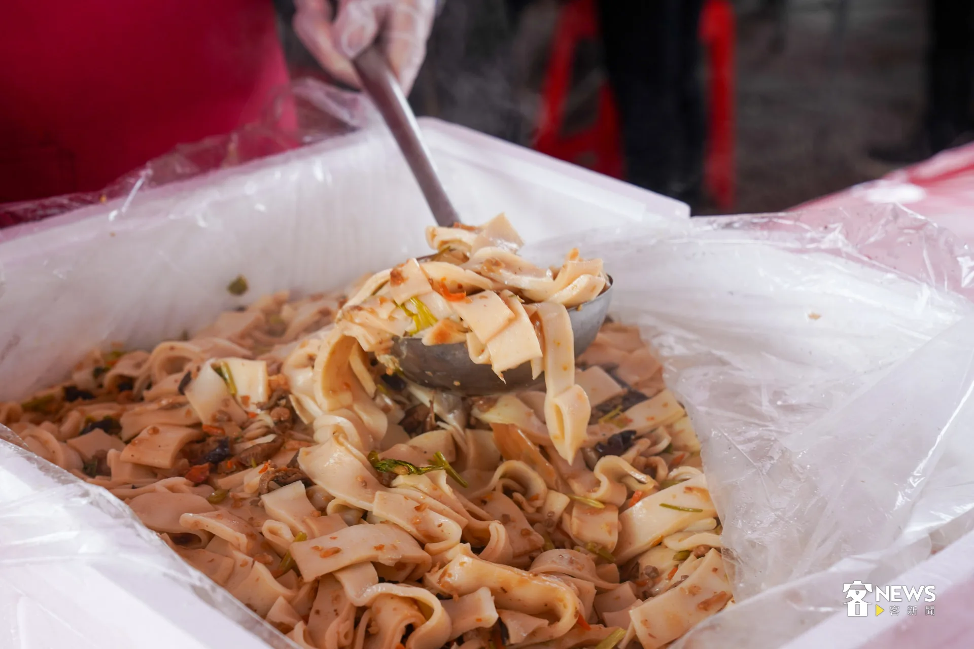 湖口行春宴食福將準備一萬人份的粄條、炒米粉等客家美食。洪藝晅攝（資料照）