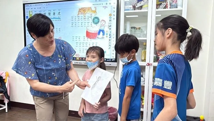教育局長蔡淑貞表示，教育局將鼓勵各校盡速開設班級，並在今年6月努力達成6000人通過的目標。新竹縣政府提供