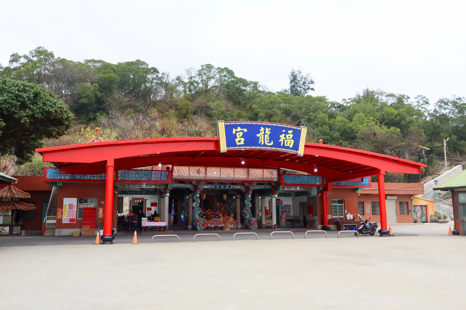 通霄鎮北勢窩福龍里福龍宮主祀開台聖王，香火源自大甲鐵砧山開台聖王廟，已有125年歷史。何來美攝
