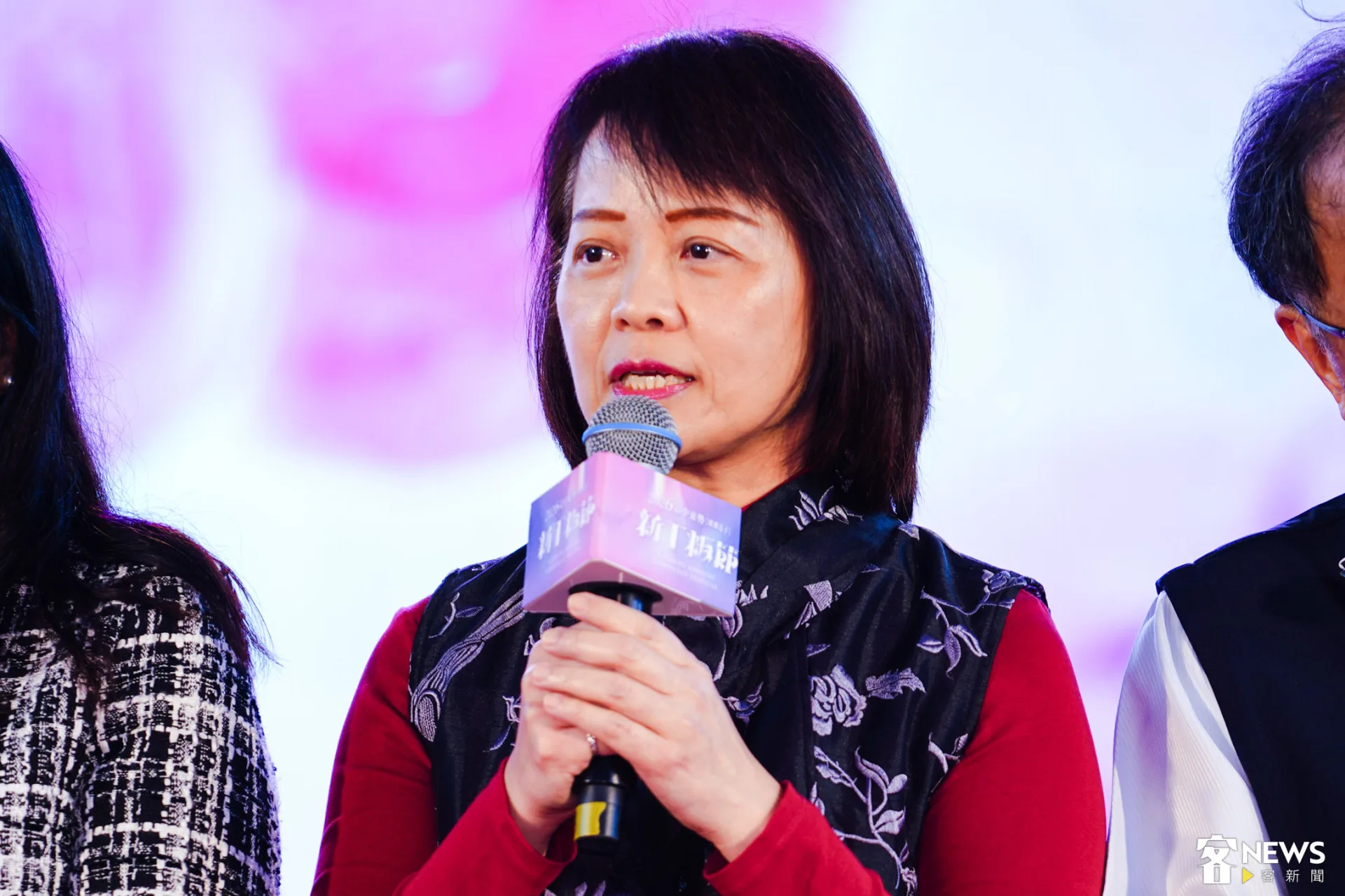 客委會副主委廖育珮在東勢新丁粄節開幕式上致詞表示，希望大家共同重視大埔腔的傳承。朱愷元攝