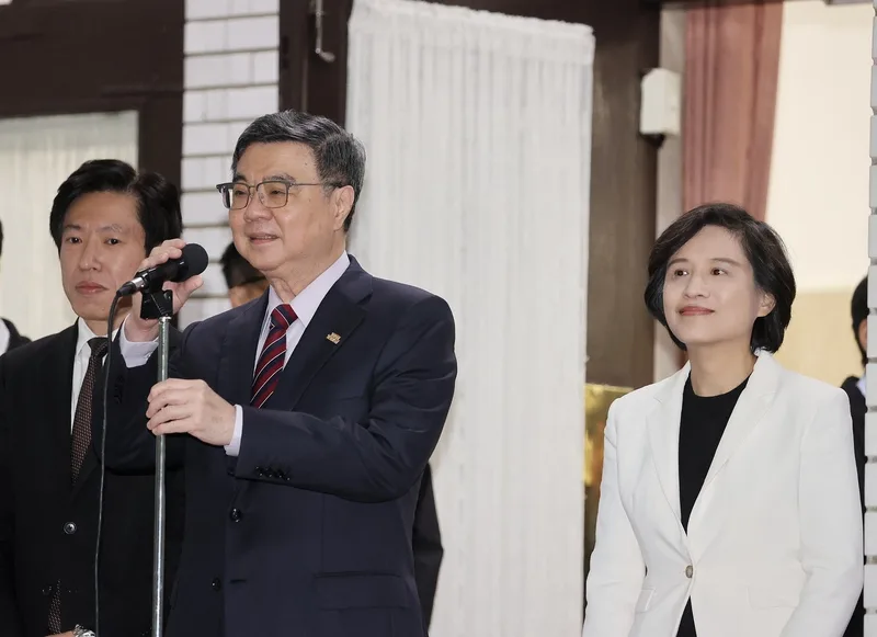 立法院會今天邀卓榮泰、行政院副院長鄭麗君列席，提出台美關稅談判結果及其影響專案報告，並備質詢。中央社