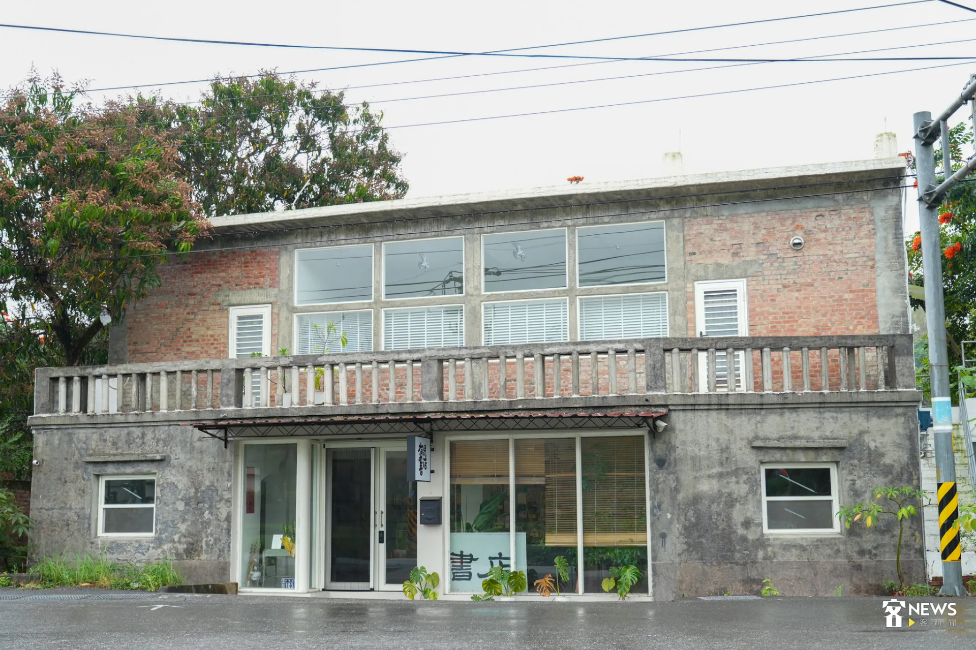 有間書店的現址中華路103號是一間80多年的老屋。蔡依璇攝