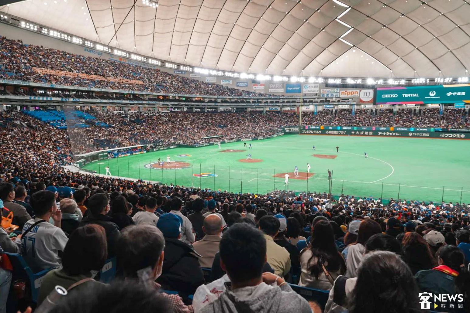 WBC預賽在東京巨蛋舉行,台灣球迷湧入東京巨蛋,全場應援口號、加油曲不間斷,把東京巨蛋變成台灣主場。李台源攝