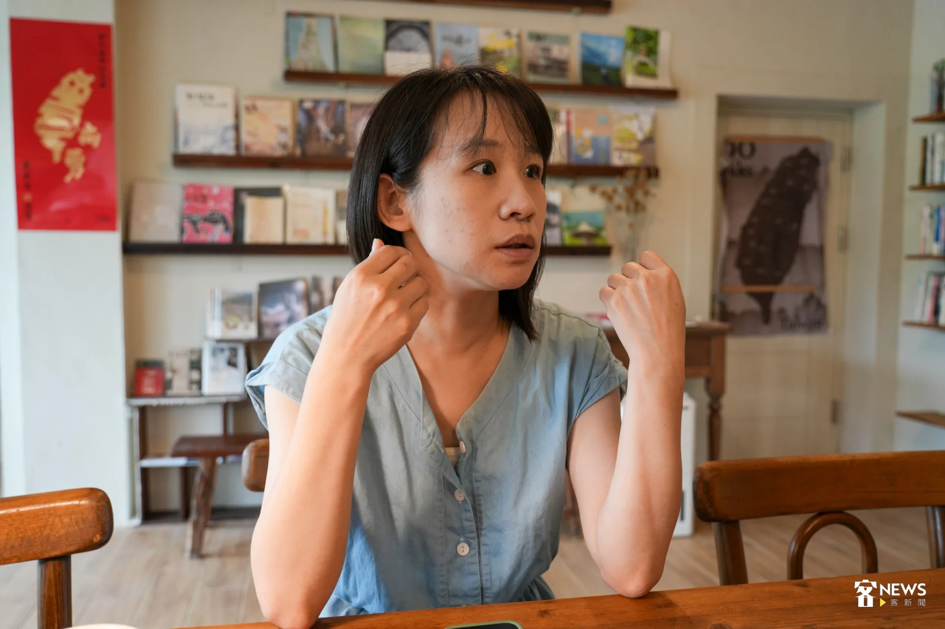 恰逢大疫之年，開始認真思考身後事的朱毓萍說，單身女性不能入家塚就是一個客家話說「老翹翹（loˋ kiau kiau）」的狀態。蔡依璇攝