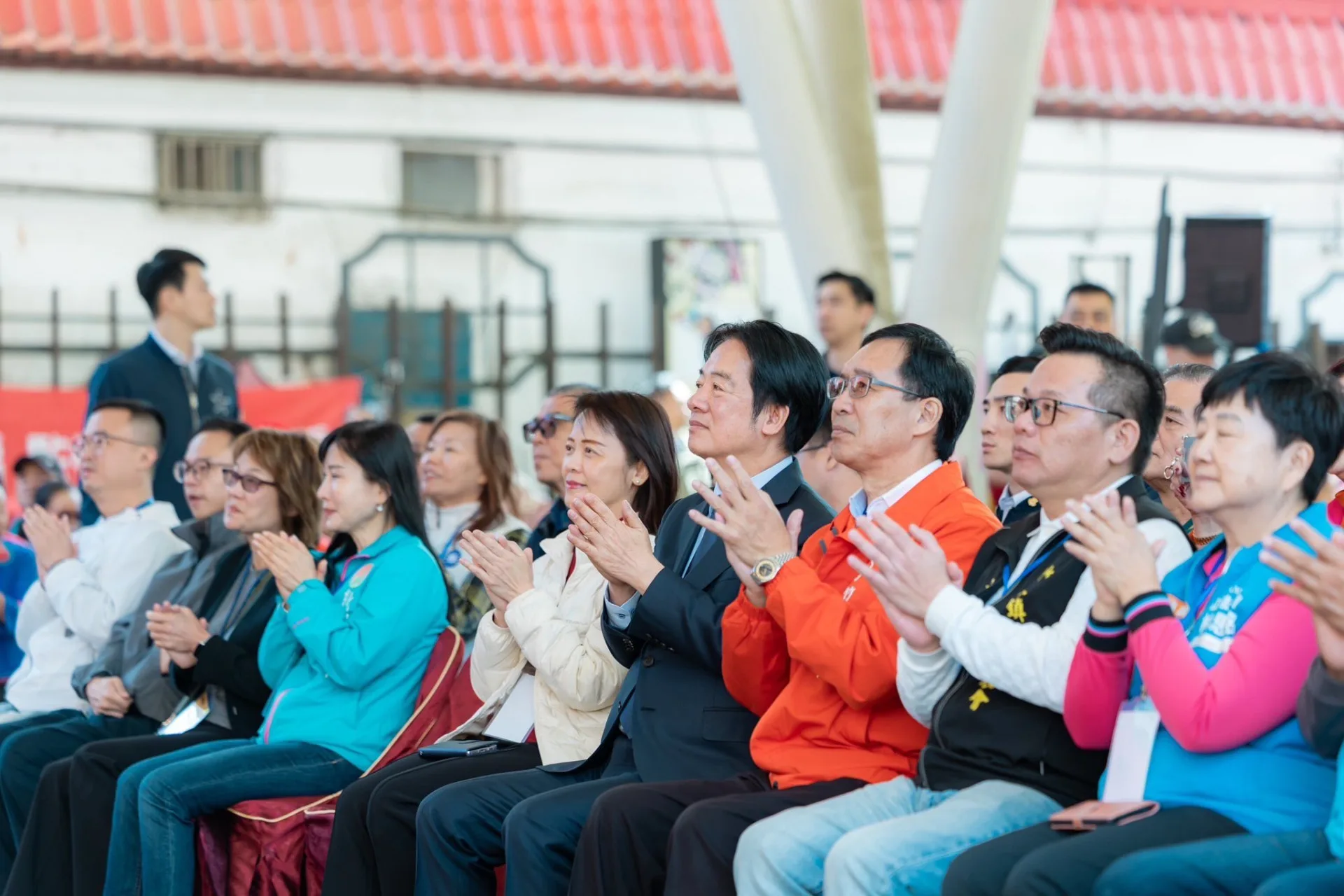總統賴清德出席竹東客家山歌比賽,客委會副主委廖育珮(中)指出客委會每年都補助這項重要的賽事。總統府提供