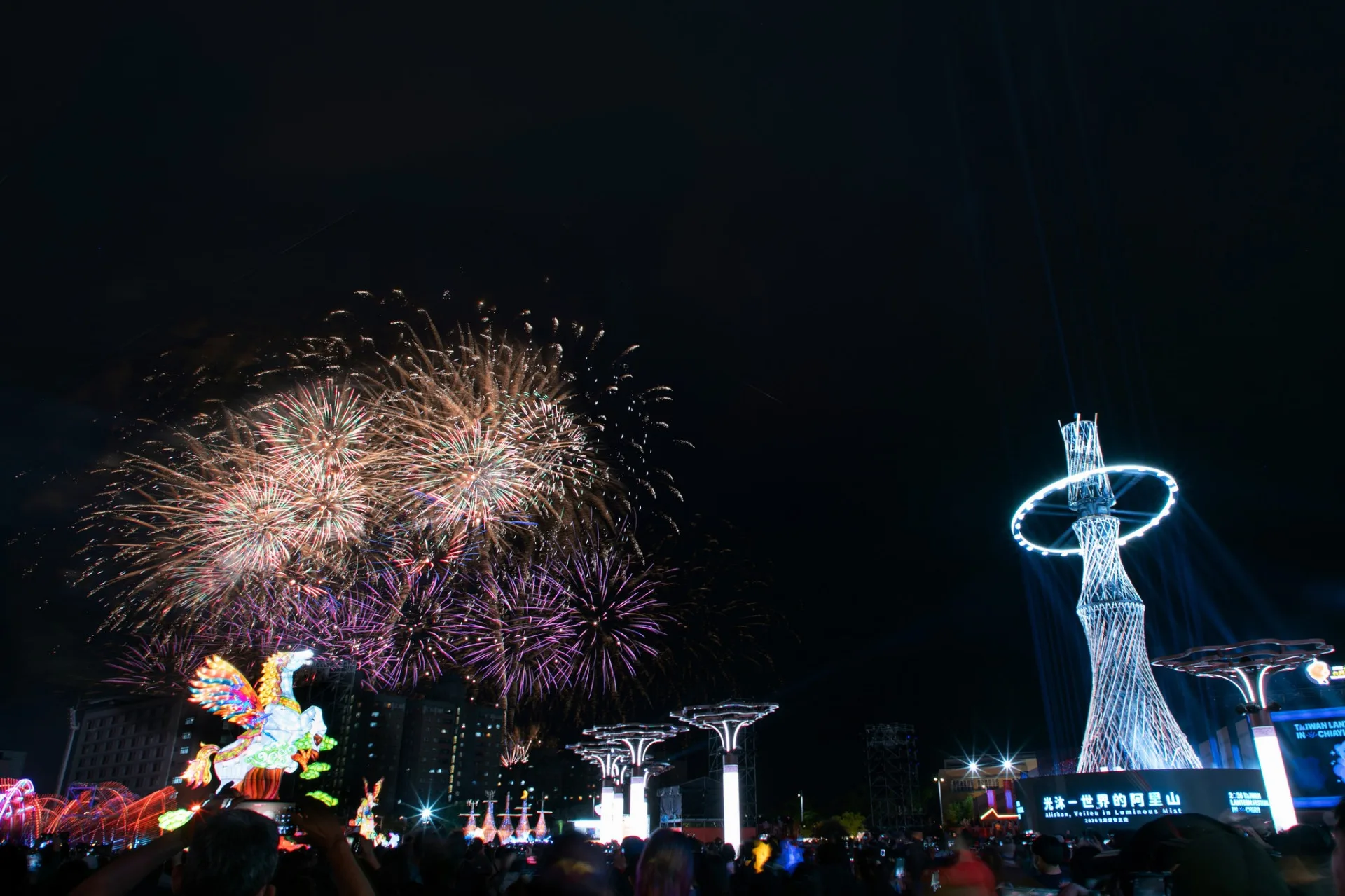 如今剩下一週的賞燈時間,觀光署鼓勵民眾在平日賞燈。翻攝自翁章梁臉書
