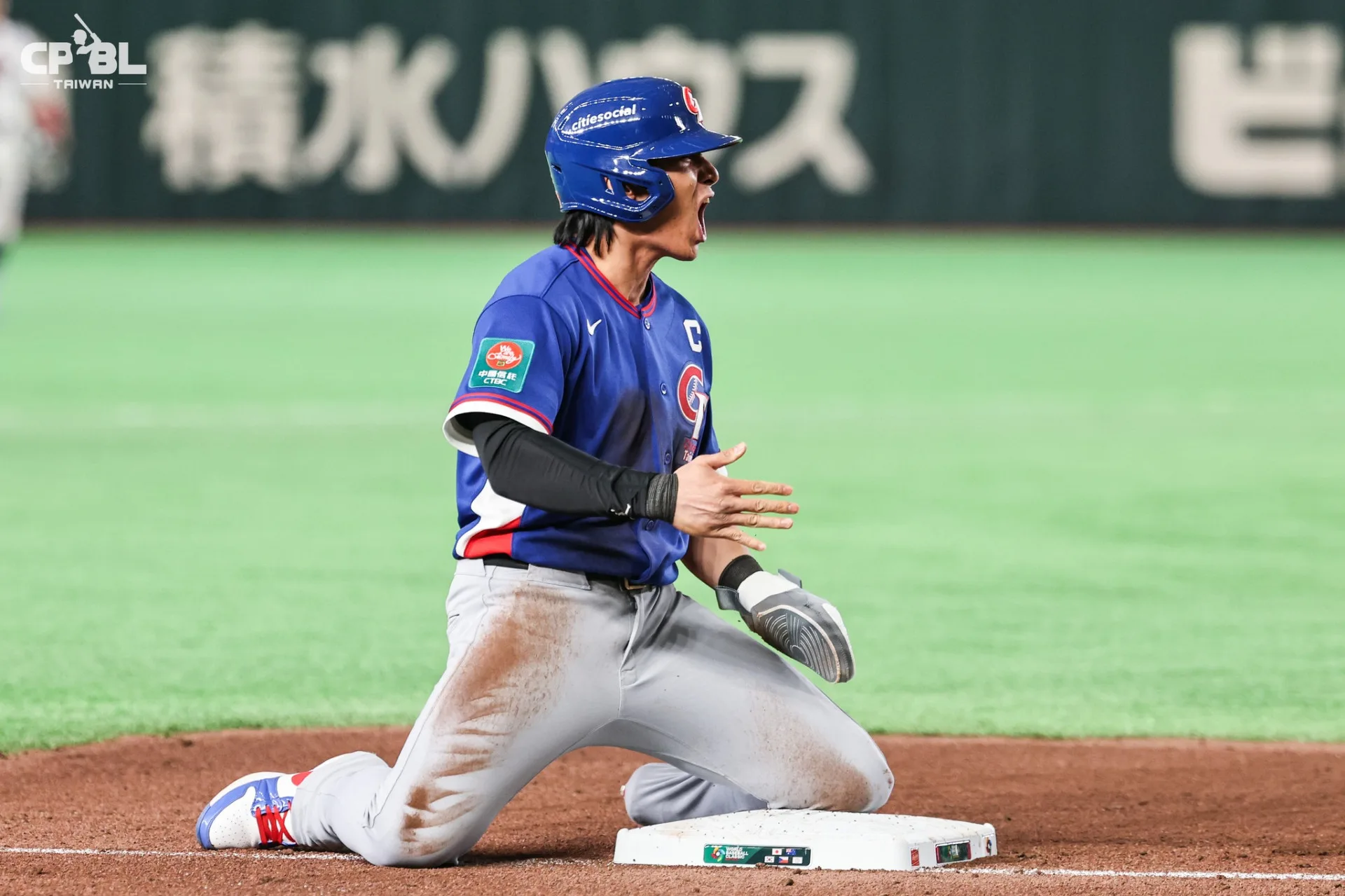 隊長陳傑憲負傷上陣，成功跑回致勝分。翻攝自CPBL 中華職棒臉書粉絲專頁。