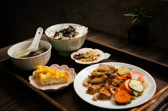 「暖心餐館」提供家常味料理,撫慰奔波疲累的歌迷。高市府提供
