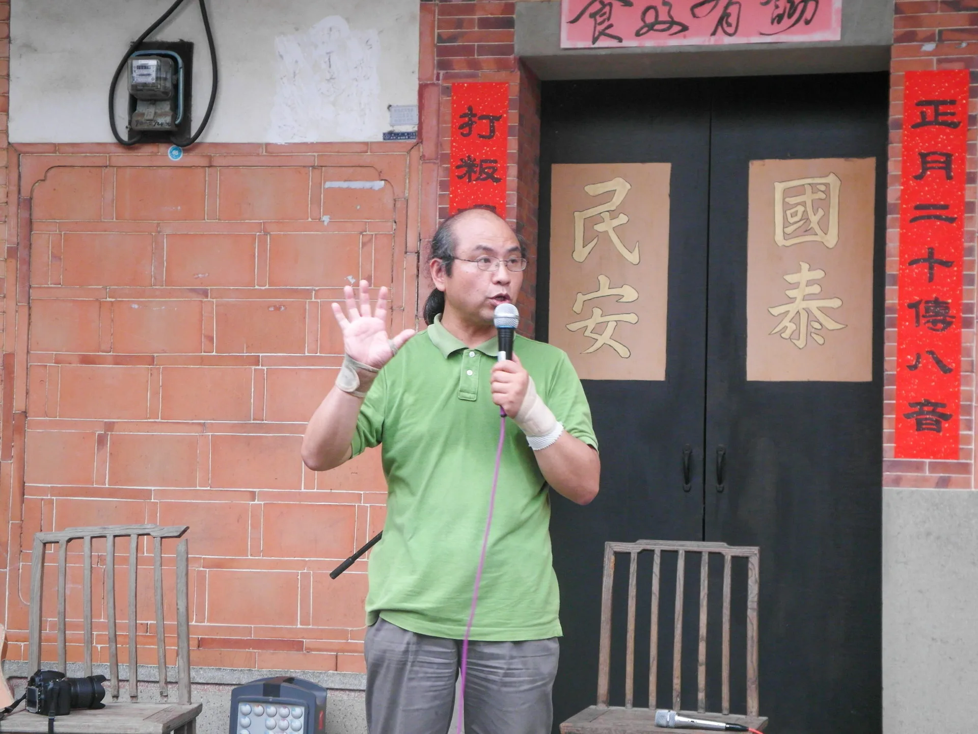 柯坪詏館的詏主曾年有在赤柯坪詏館開詏。2012,新竹峨眉,楊國鑫攝