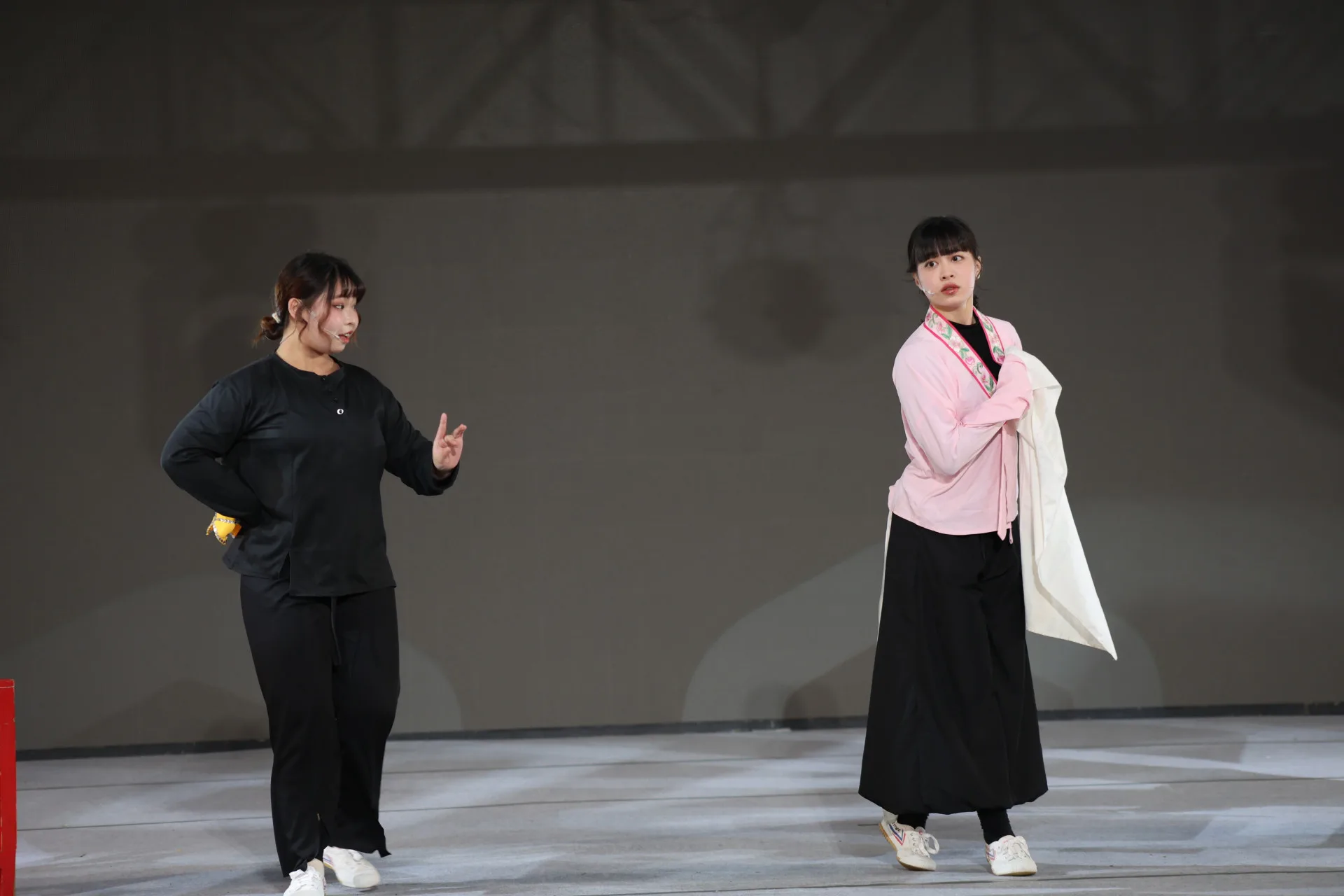 客語短劇比賽後生組國立台灣戲曲學院學生演出《窯門還亮著》，獲得客語短劇比賽特優。客家委員會提供