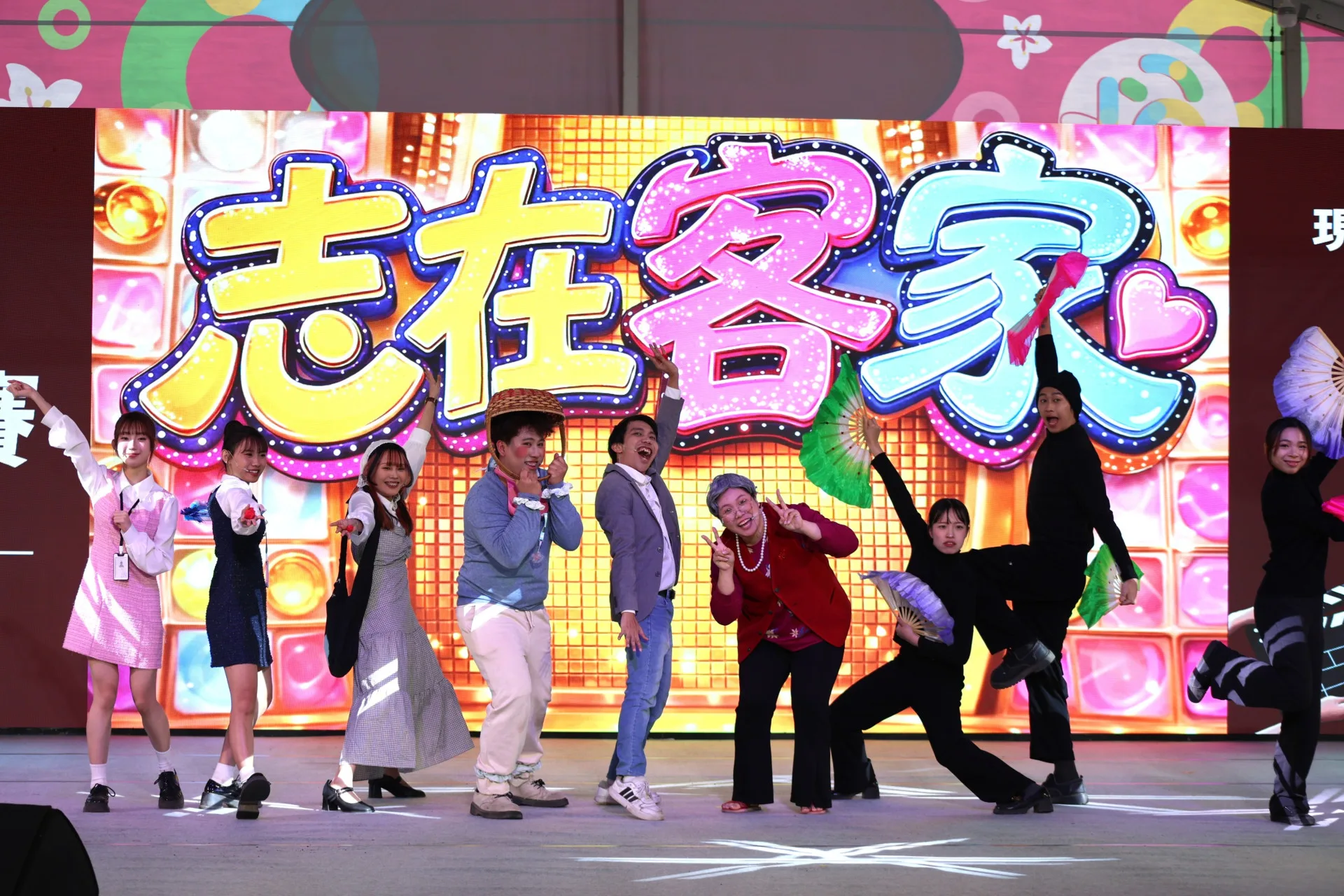 「Drama劇樂部」在客語短劇比賽獲得優等，精彩演出讓全場歡聲大笑。客家委員會提供