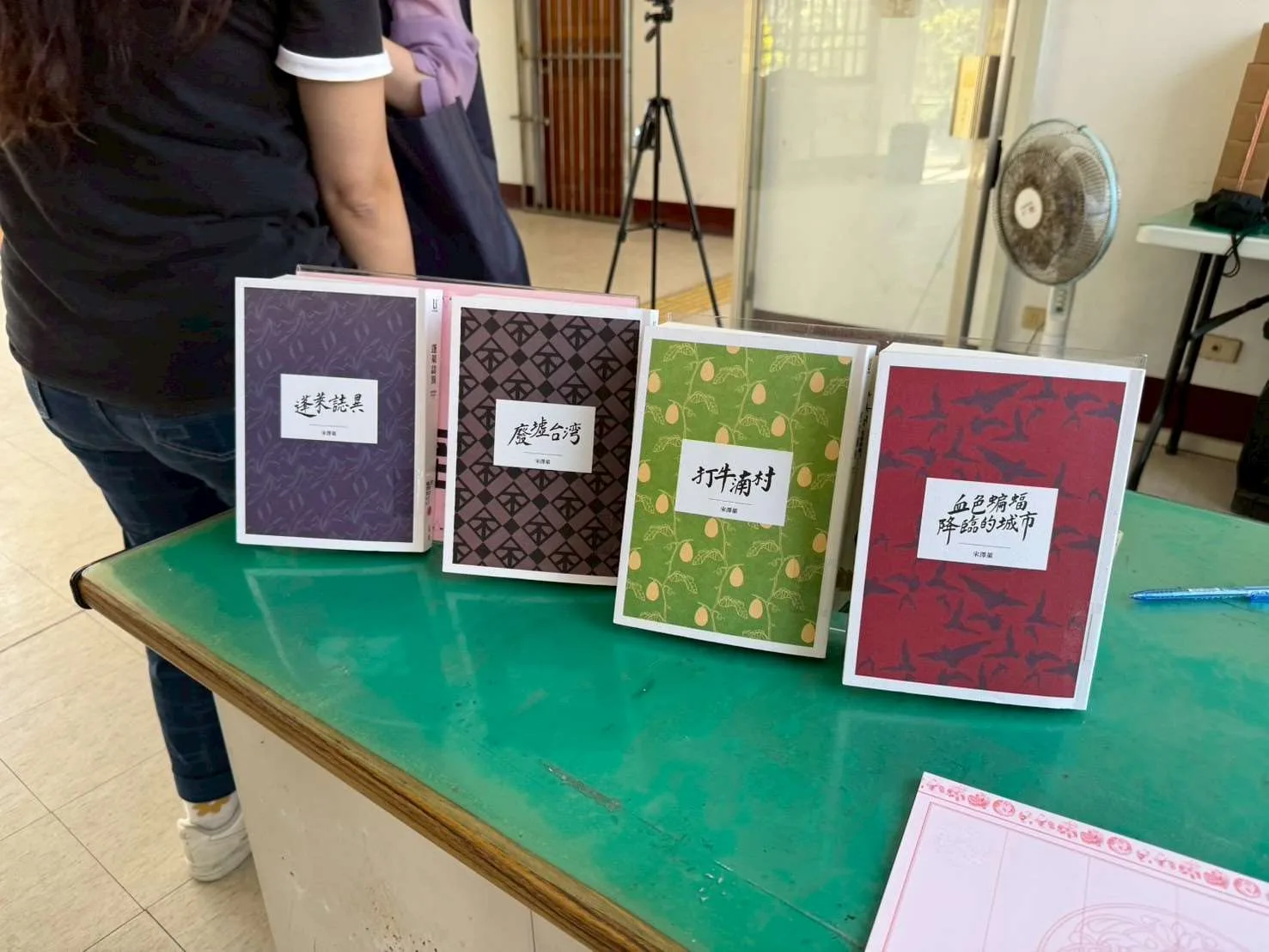 詔安客作家宋澤萊(本名廖偉竣),是國家文藝獎得主,他的作品長年書寫土地、農村與社會,像是《打牛湳村》、《廢墟台灣》、《抗暴的打貓市》等著作。雲林縣政府提供