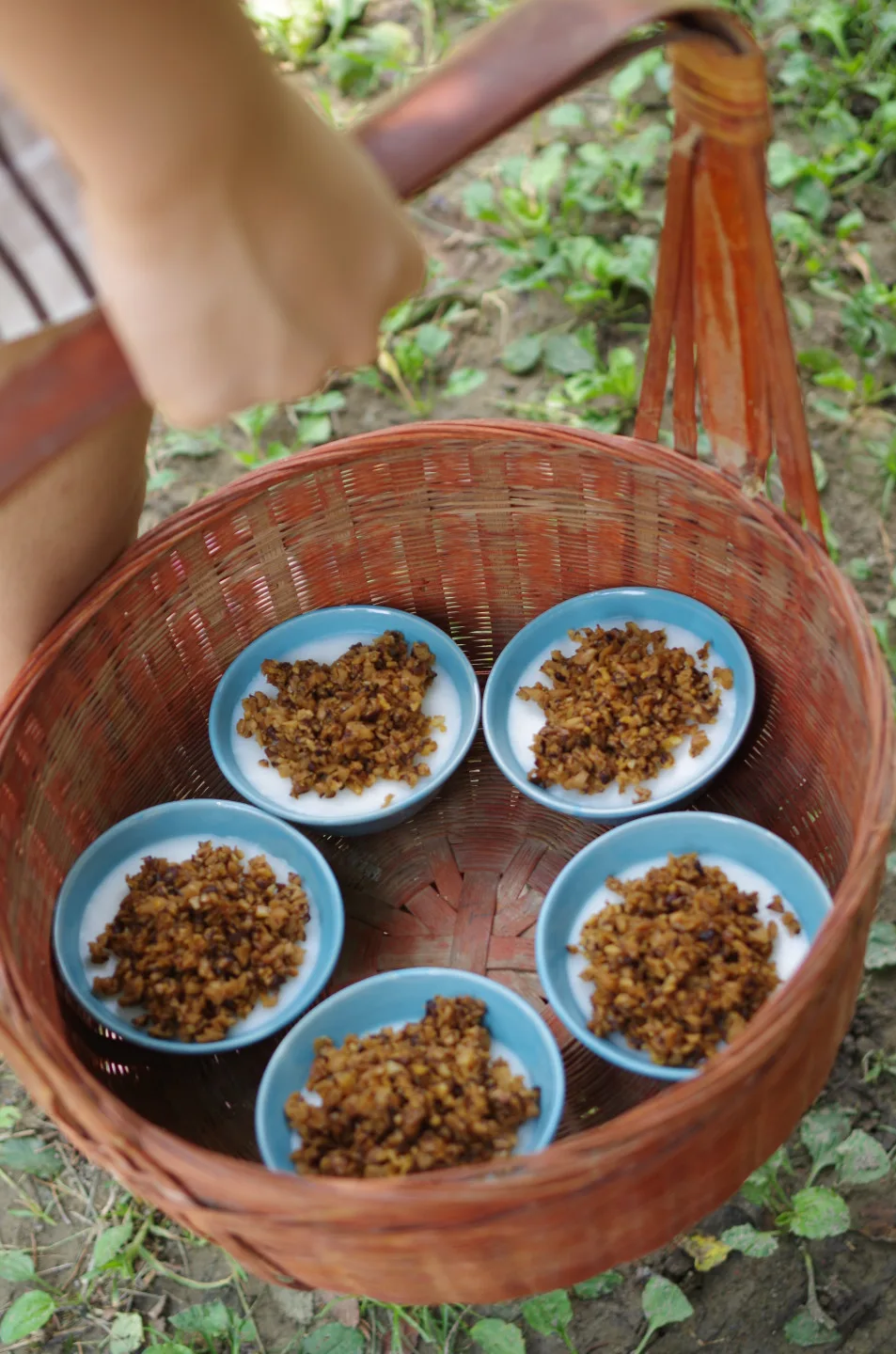 切碎的菜脯、香菇與豆腐乾切丁炒香,再淋上些許醬油,就是水粄的好滋味。徐彩雲攝