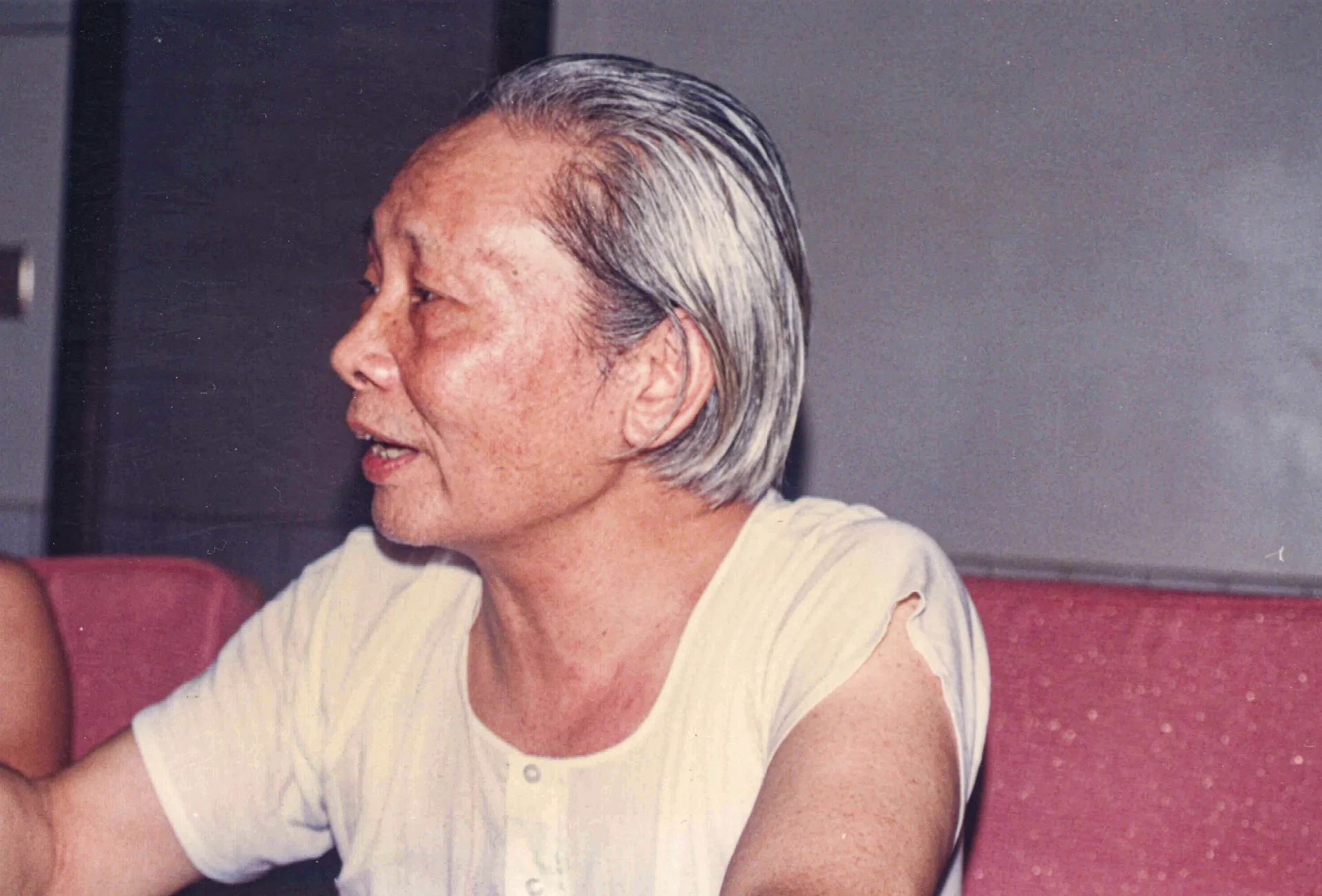 鍾老勤於筆耕,其實他也很會聊。1988,龍潭,楊國鑫攝