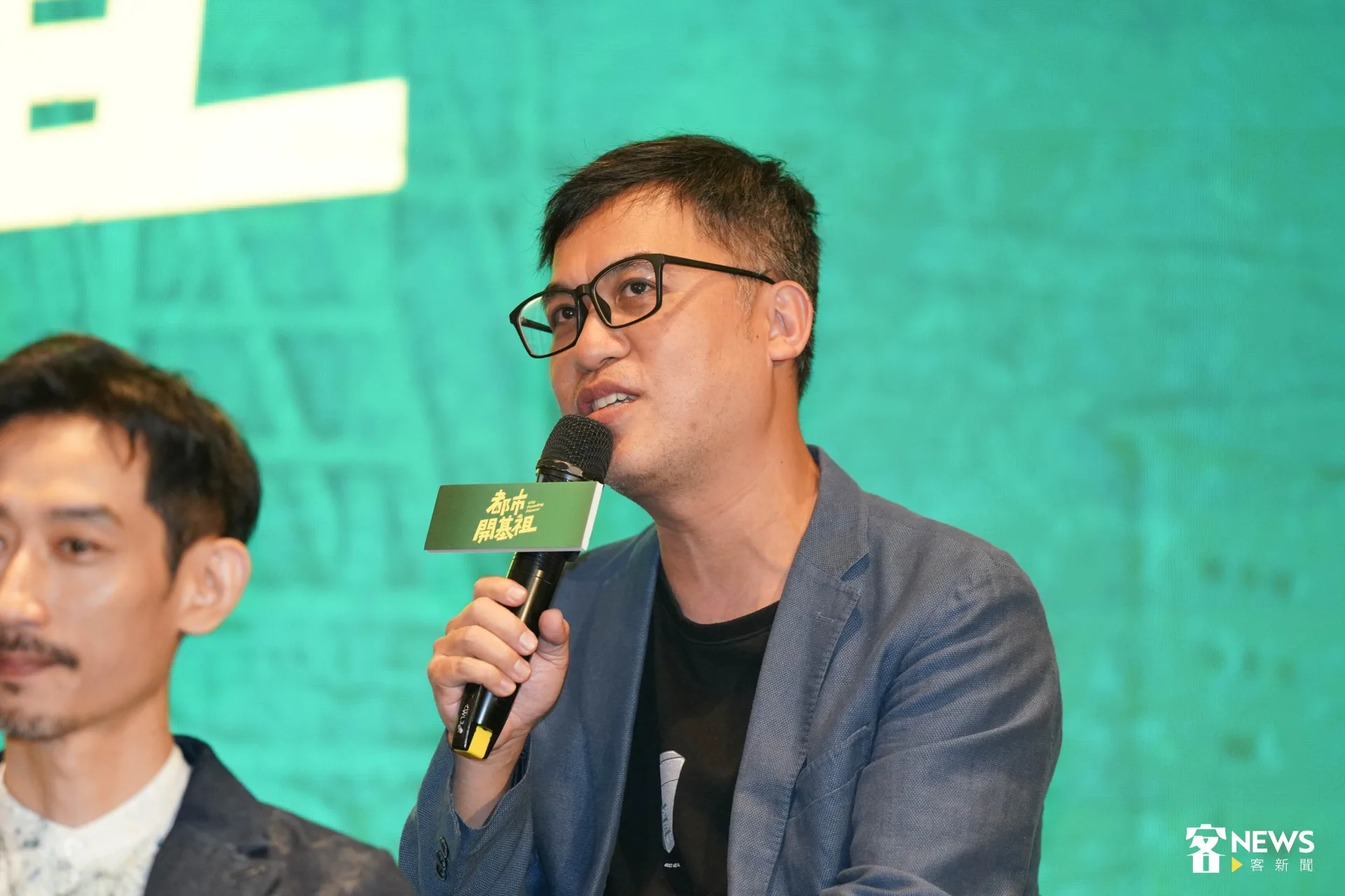 製作人陳南宏提到《都市開基祖》的發想來自林生祥描述工人故事的專輯《臨暗》。范修語攝