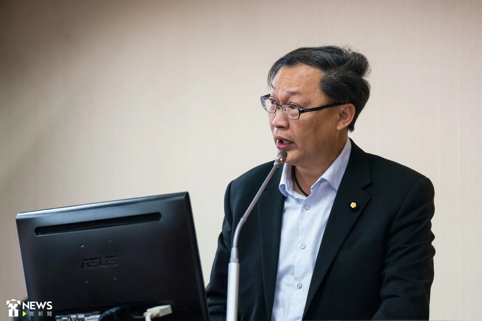 民進黨立委徐富癸以客語質詢，關心客家幣及文化發電機等政策。朱愷元攝