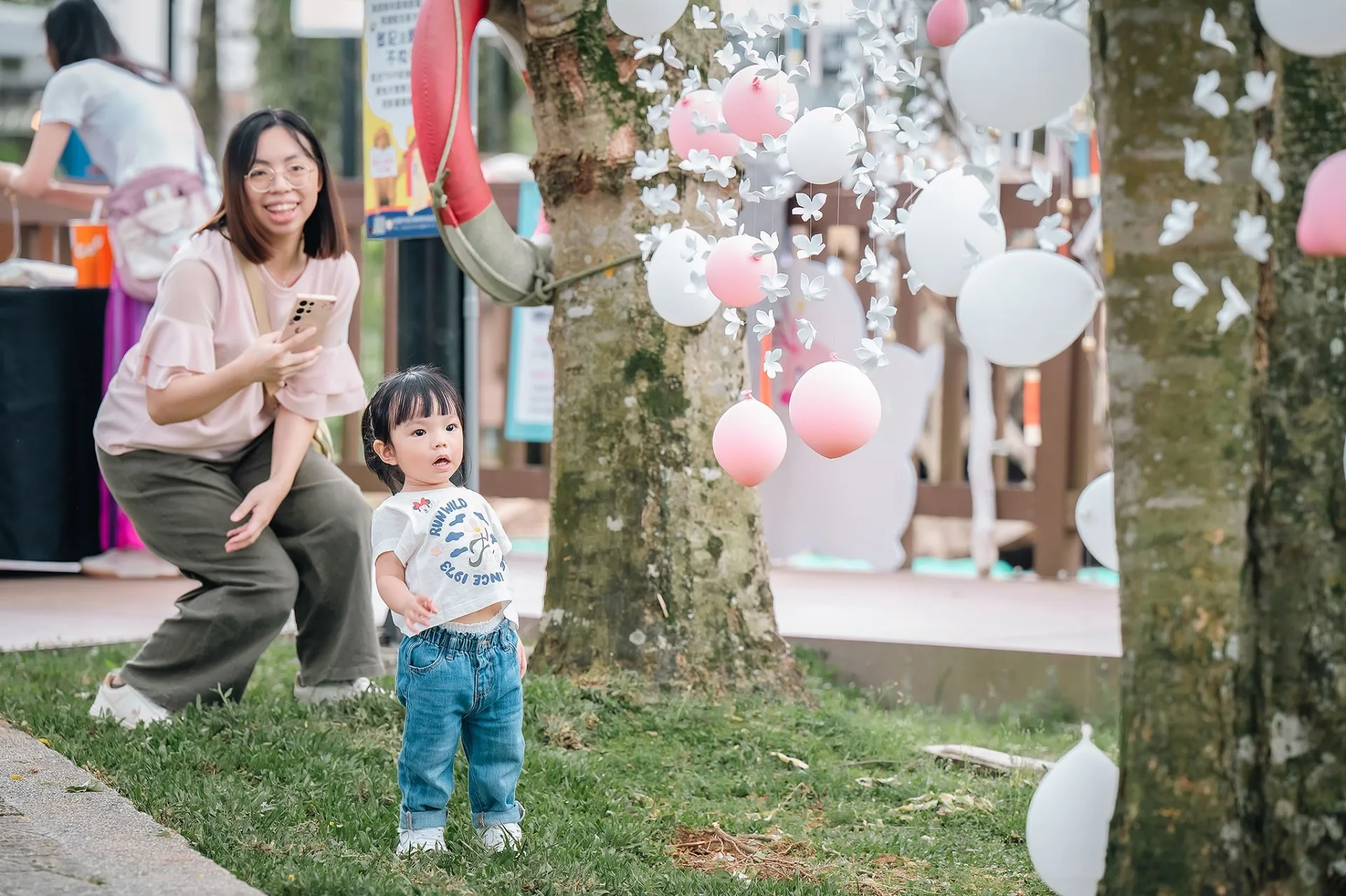 客家局說明,2026桃園桐花祭將於4月18日至5月9日登場,規劃楊梅、龍潭、大溪、蘆竹及龜山等5大賞桐展區。桃園市政府提供