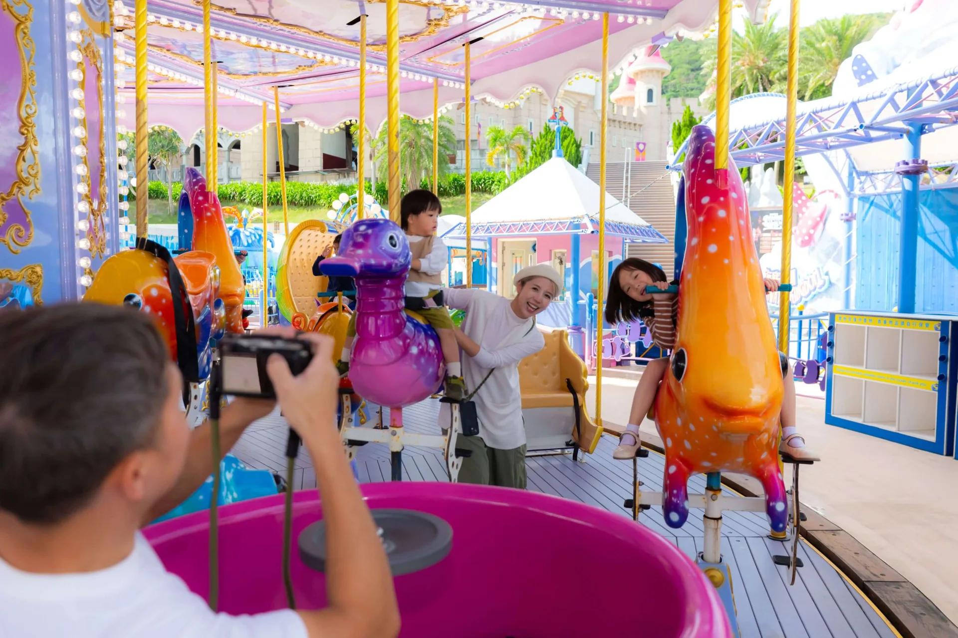 遠雄海洋公園推出親子強檔限定優惠活動,4月30日前搭同行者購買全票12歲以下免費玩海洋探索館、水晶城堡及遊客設施。遠雄海洋公園提供