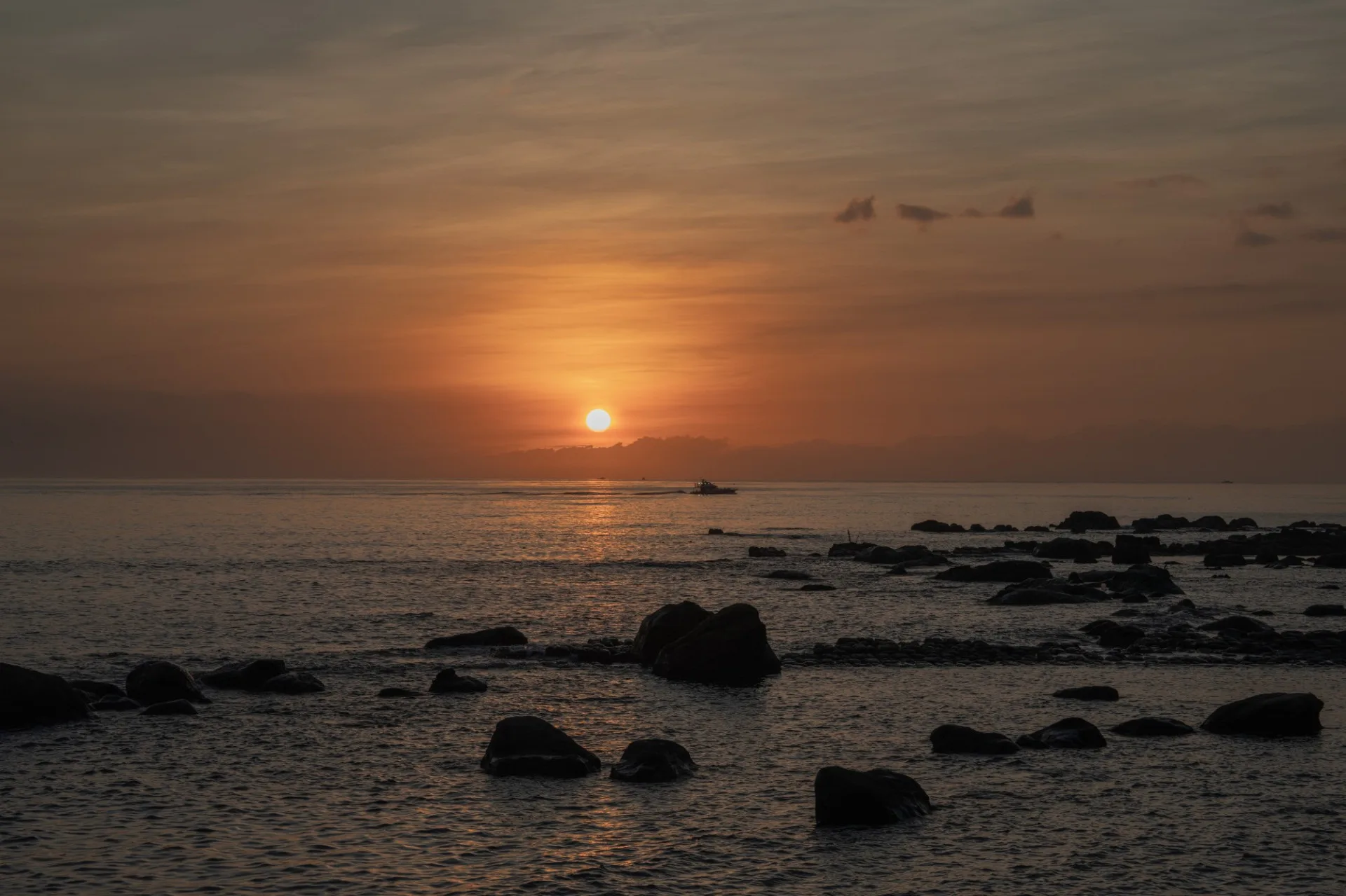 和平島地質公園國際級日出美景,「開放營業外時間入園」預約。和平島地質公園提供