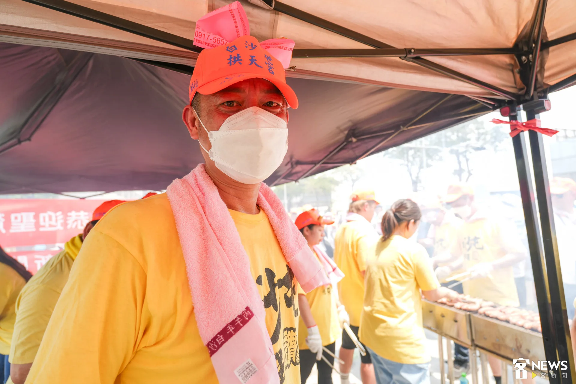大埔鐵板燒連三年到場支持，現場負責人蔡育霖表示，這次特別率領新竹與台中的員工團隊來烤香腸給大家吃。蔡依璇攝