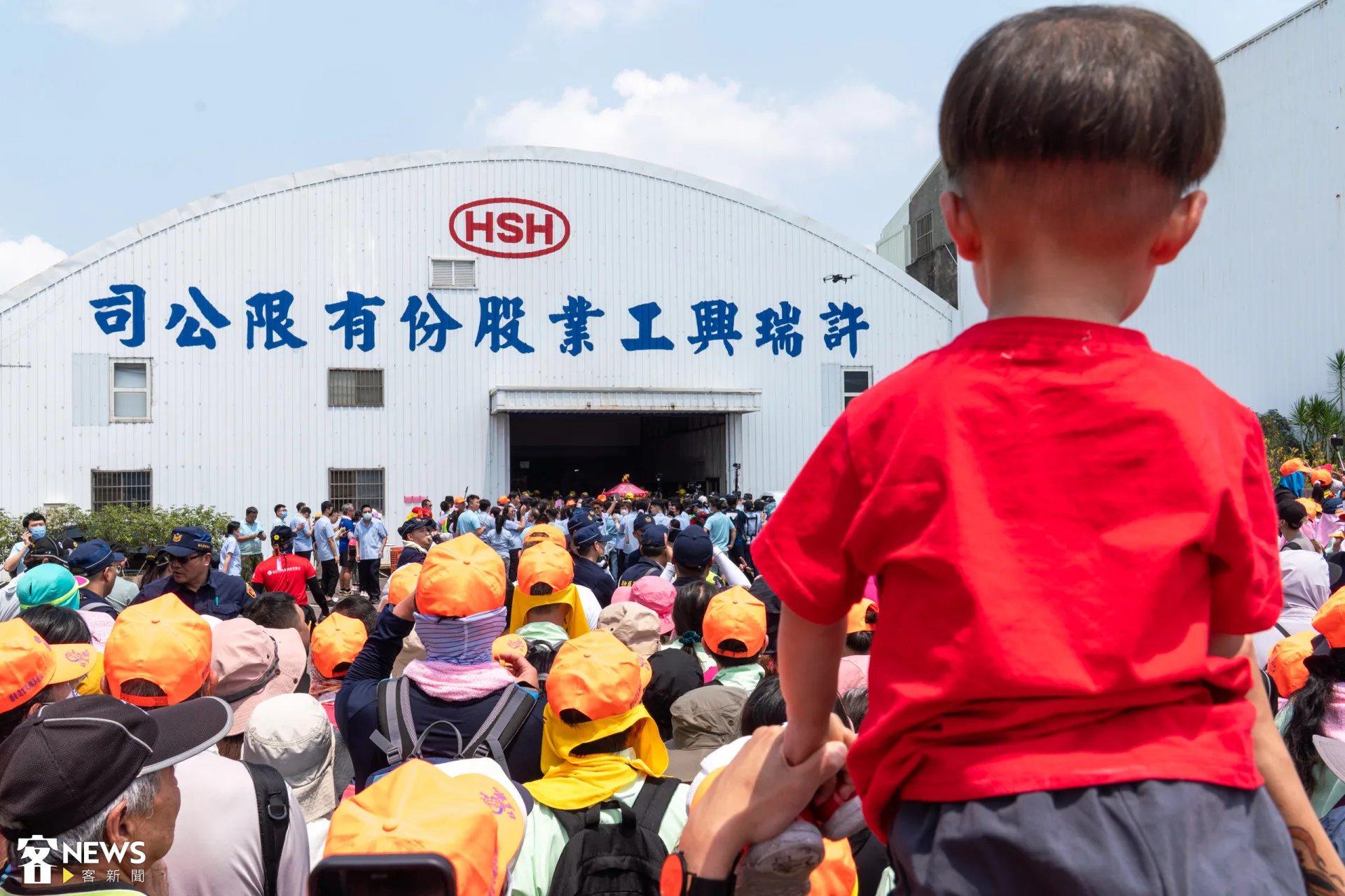 中午停駕在許瑞興工業股份有限公司，與去年停駕的福彰汽車相距50公尺。朱愷元攝