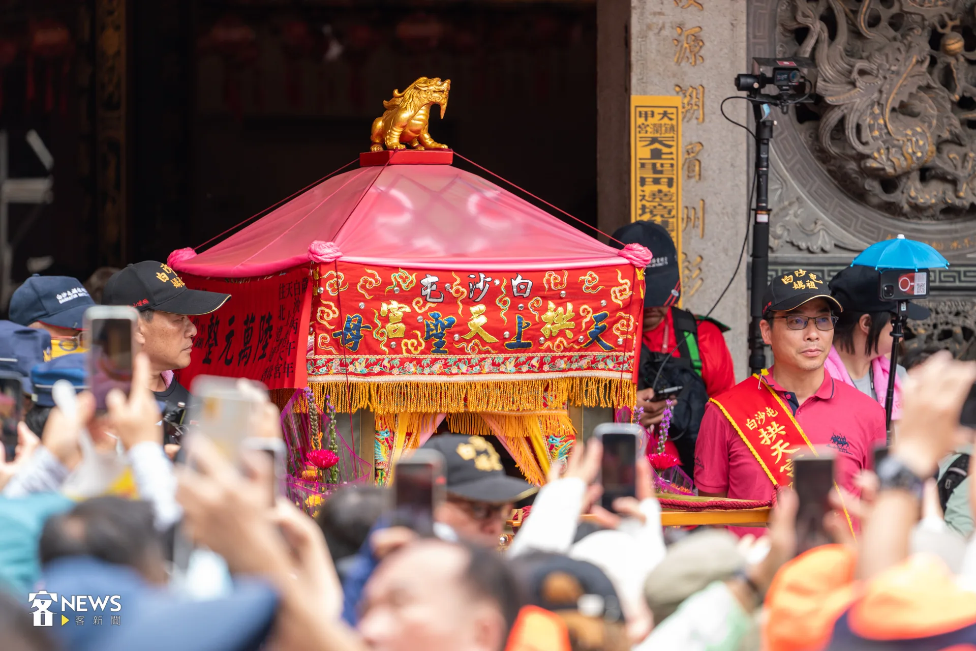 白沙屯媽祖鑾轎進入西螺福興宮停駕，下午2點起駕。洪藝晅攝