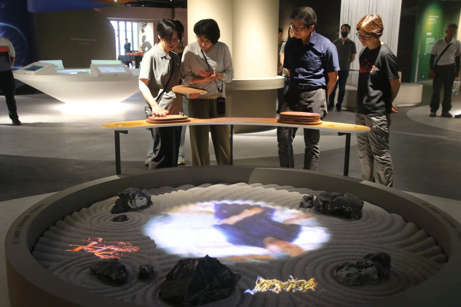 臺東總圖探索館，於4/16起試營運，開放民眾參觀，入館體驗多媒體裝置。台東縣政府提供