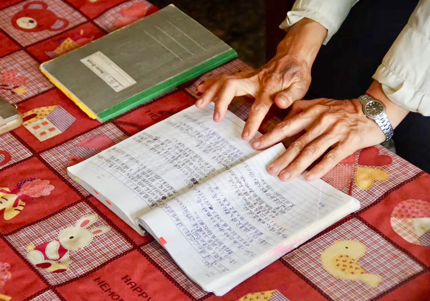 認真記錄每日農業日誌,修正農業技術,也記載了環閔當時的心境。徐彩雲攝