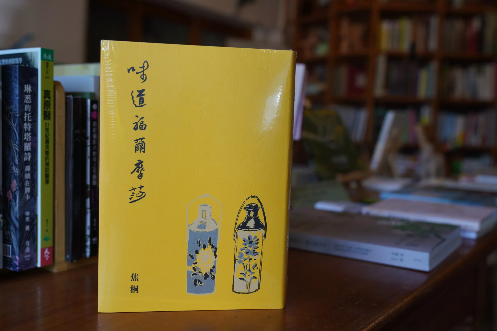 自中央大學退休的焦桐，因多本飲食寫作，常被誤認為是美食專家。廖文琪攝