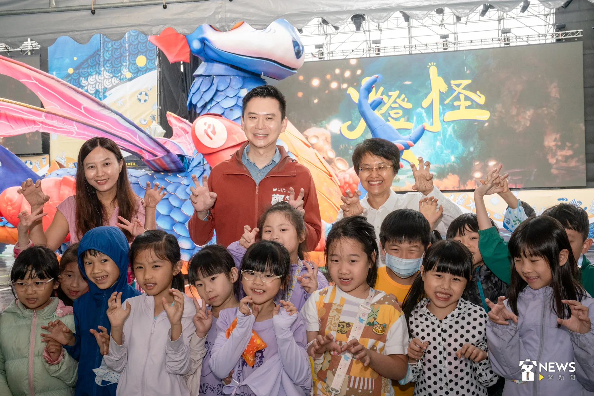 客家親子劇《燈怪》今(24)日起一連三天,在新竹縣政府前縣政六路(光明六路至光明九路段)免費開演。洪藝晅攝