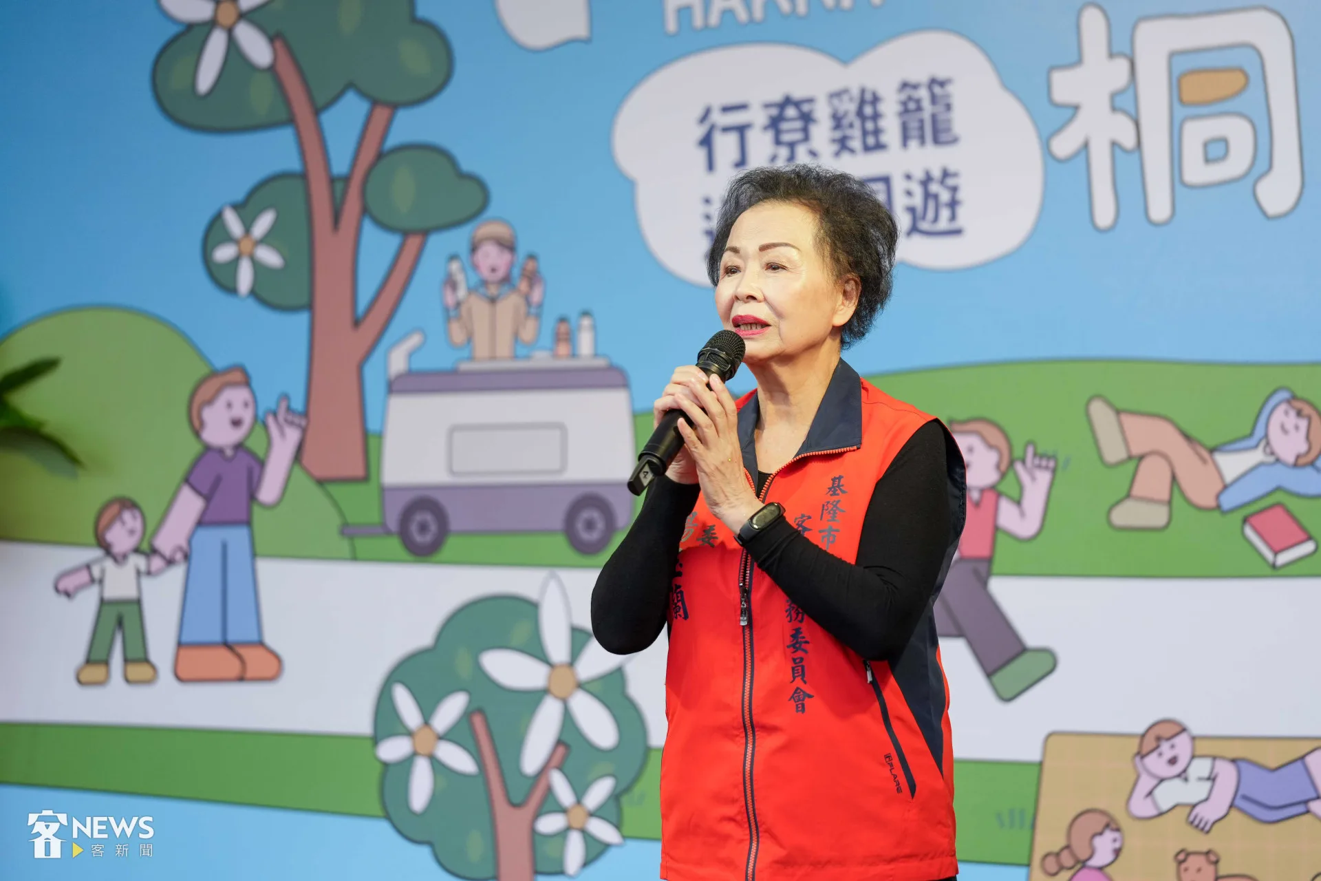 基隆市客委會主委楊玉蘭表示,桐花祭不只是賞花,更重要的是將鄉親與在地農產品、情感連結在一起。李台源攝