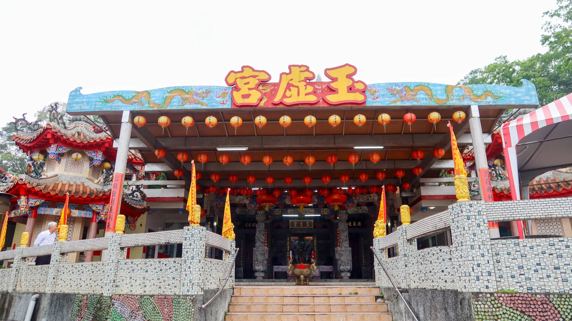 獅潭玉虛宮創始於1894年，原是「醒化堂」鸞堂，五座姊妹宮的香火也始源於「醒化堂」。何來美攝
