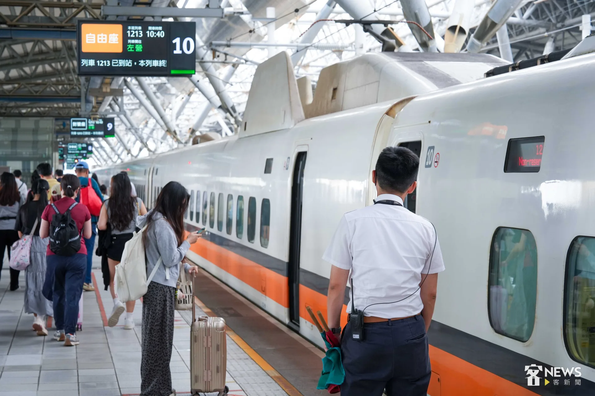 台灣高鐵提醒，使用「大學生優惠」旅客，乘車時務必攜帶本人有效學生證正本。李台源攝（資料照）