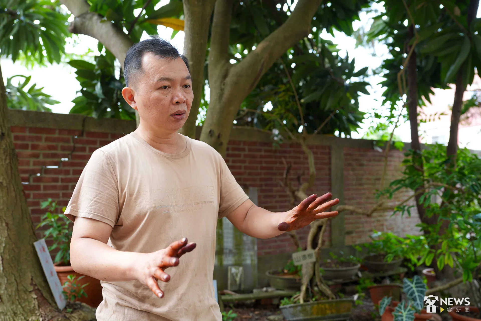 感嘆台灣不像日韓、中國重視漆文化保存的徐仁樑說,自己不像爸爸有偉大的使命,只想讓家人過得好。李台源攝