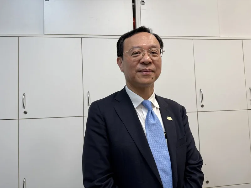 衛福部長石崇良（圖）5日會見護理團體代表後，接受媒體聯訪說明三班護病比議題，允諾最快512護師節預告修正草案，會有緩衝期。中央社