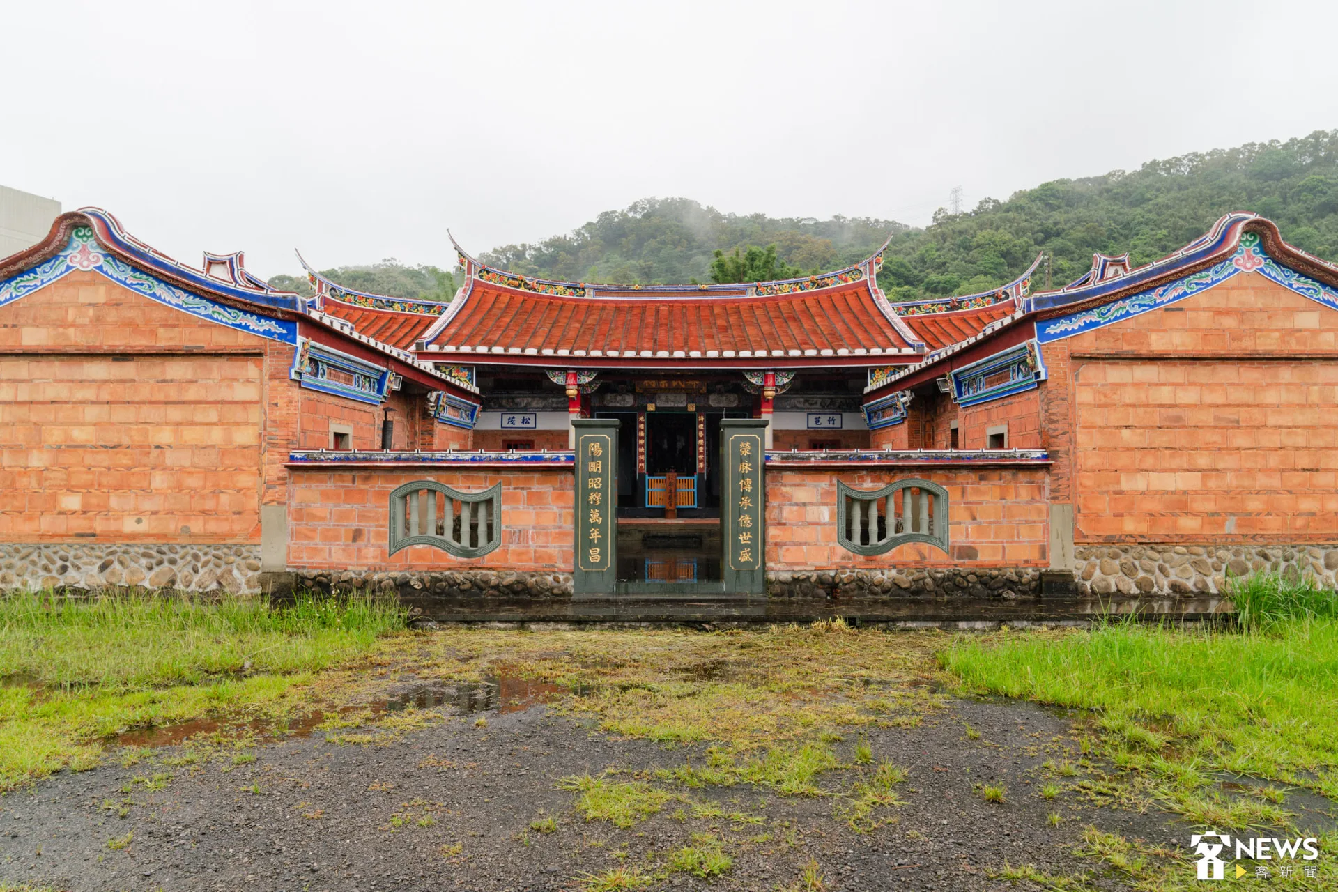 鄭氏宗祠為芎林重要客家夥房建築，見證地方開發歷史。朱愷元攝