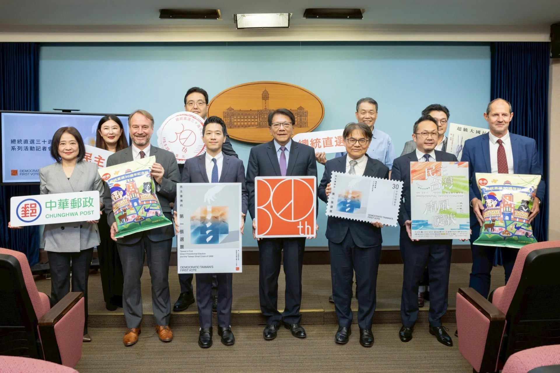 總統府昨(7)日上午召開「總統直選30週年」系列活動公布記者會,說明相關系列活動及總統府大開放參觀活動內容。總統府提供