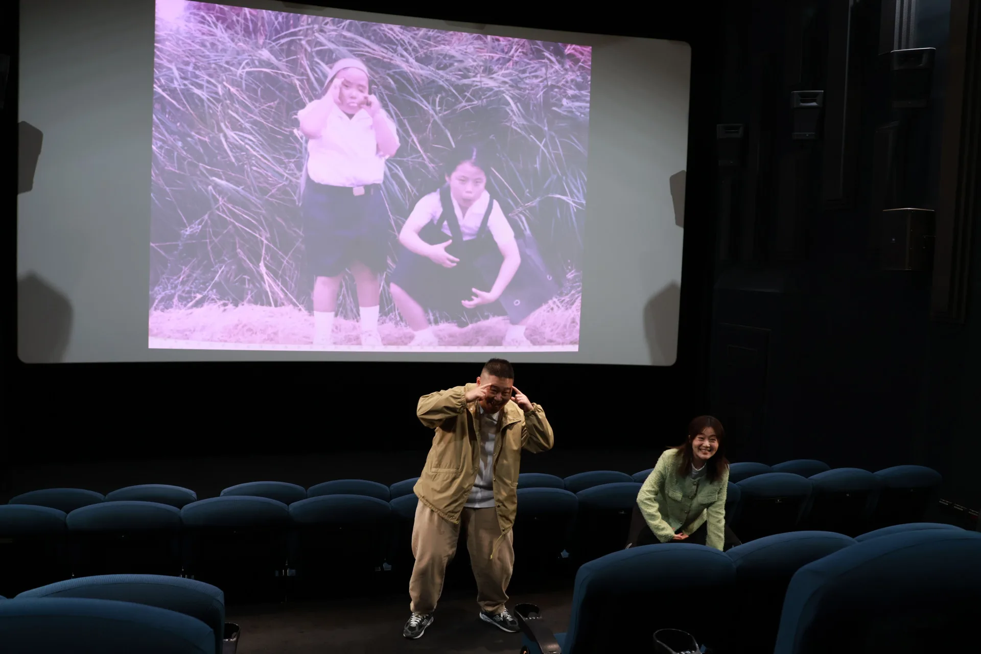 楊小黎與郝劭文曾在1996年電影《狗蛋大兵》同台演出,如今再度合體。客家電視台提供