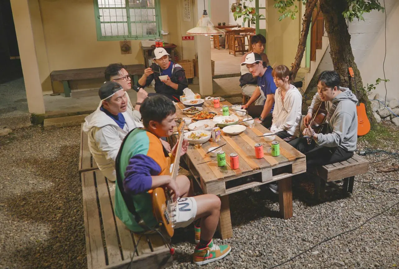 金曲樂團愛客樂為駐村小隊帶來全新主題曲。客家電視台提供