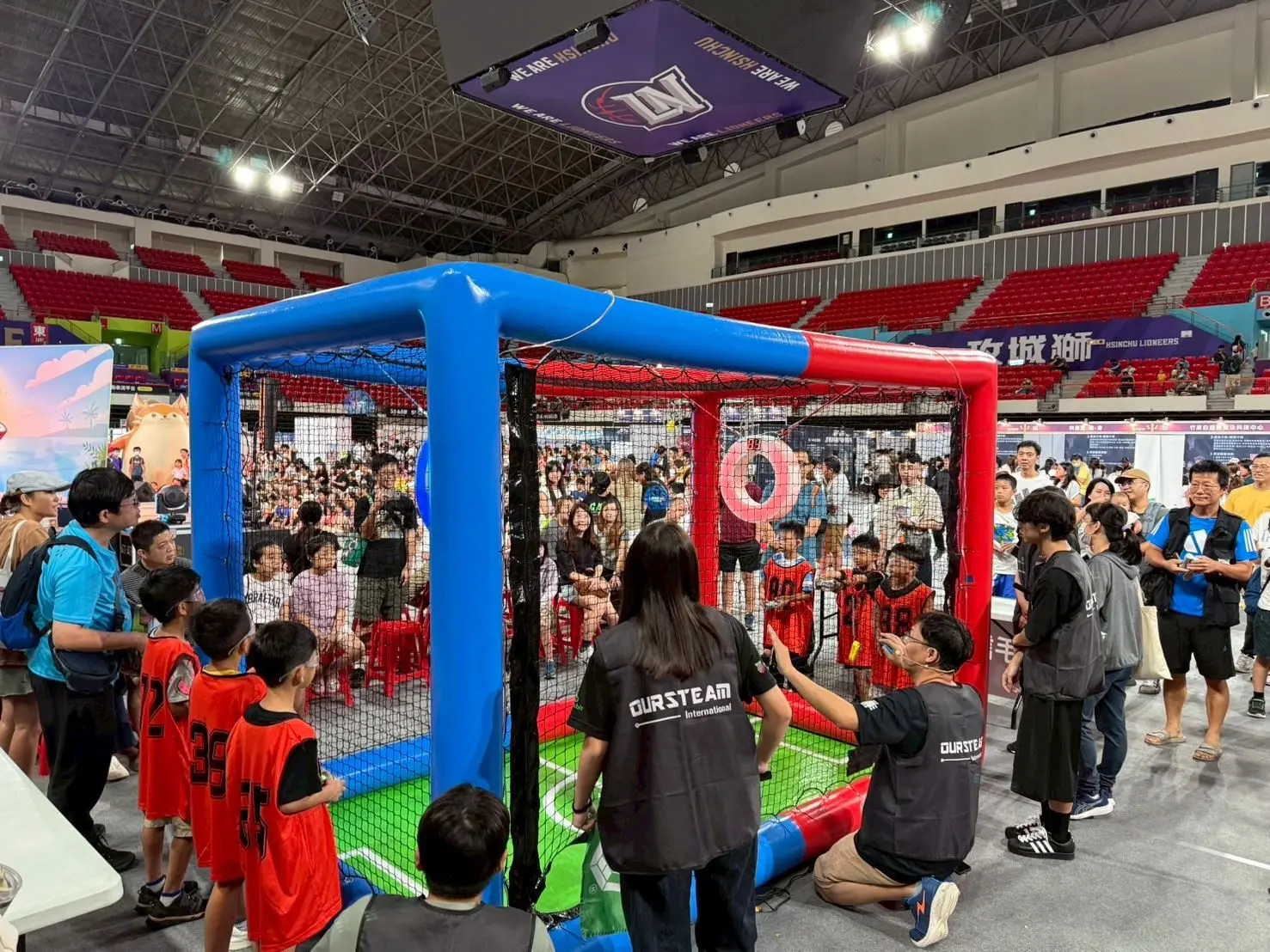 竹縣無人機足球賽6月29日開放報名，新興賽事到社區進行推廣活動，廣受親子家庭熱烈響應。新竹縣政府提供