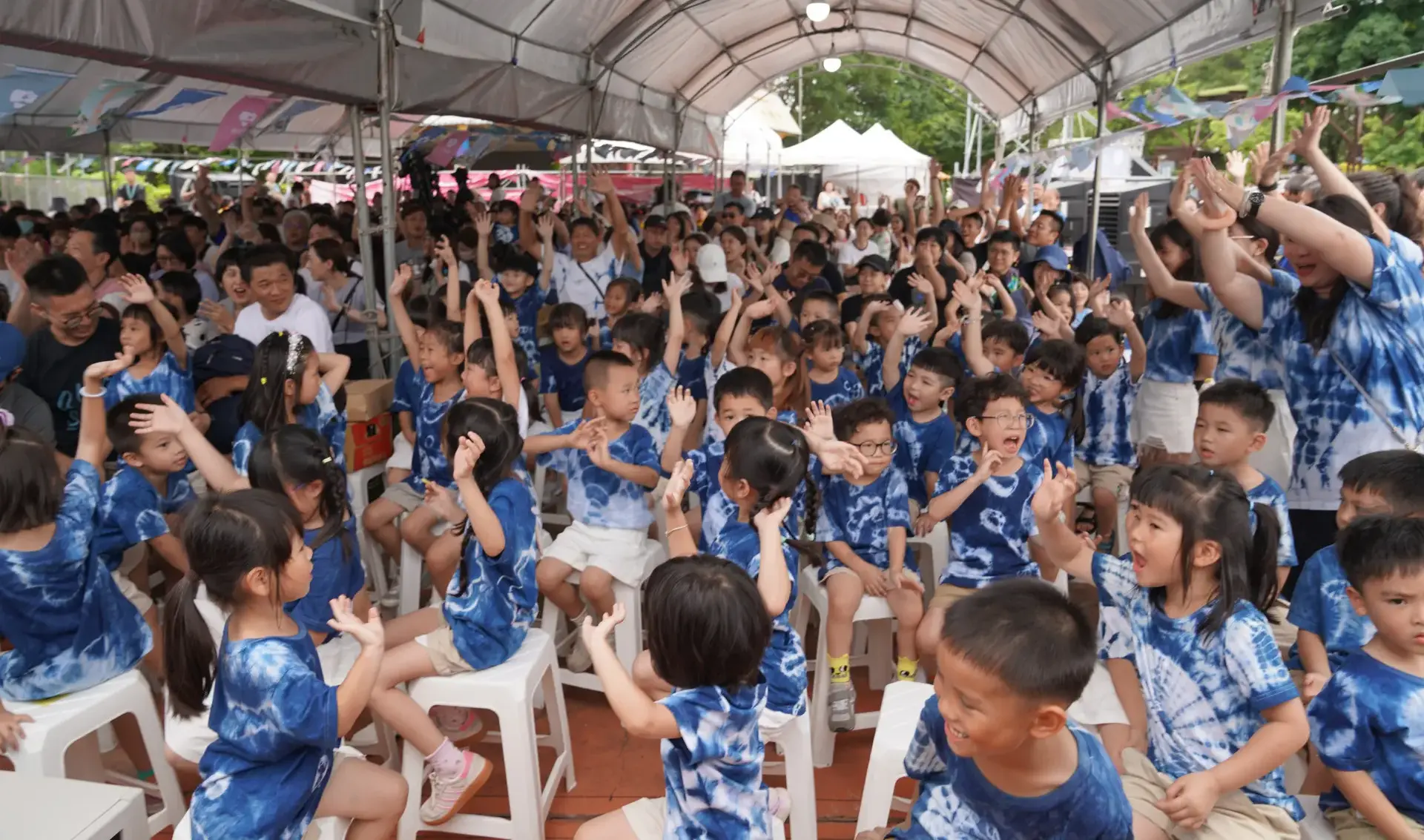 來自雲林縣的人之初幼兒園的孩子及家長粉絲團。廖文琪攝