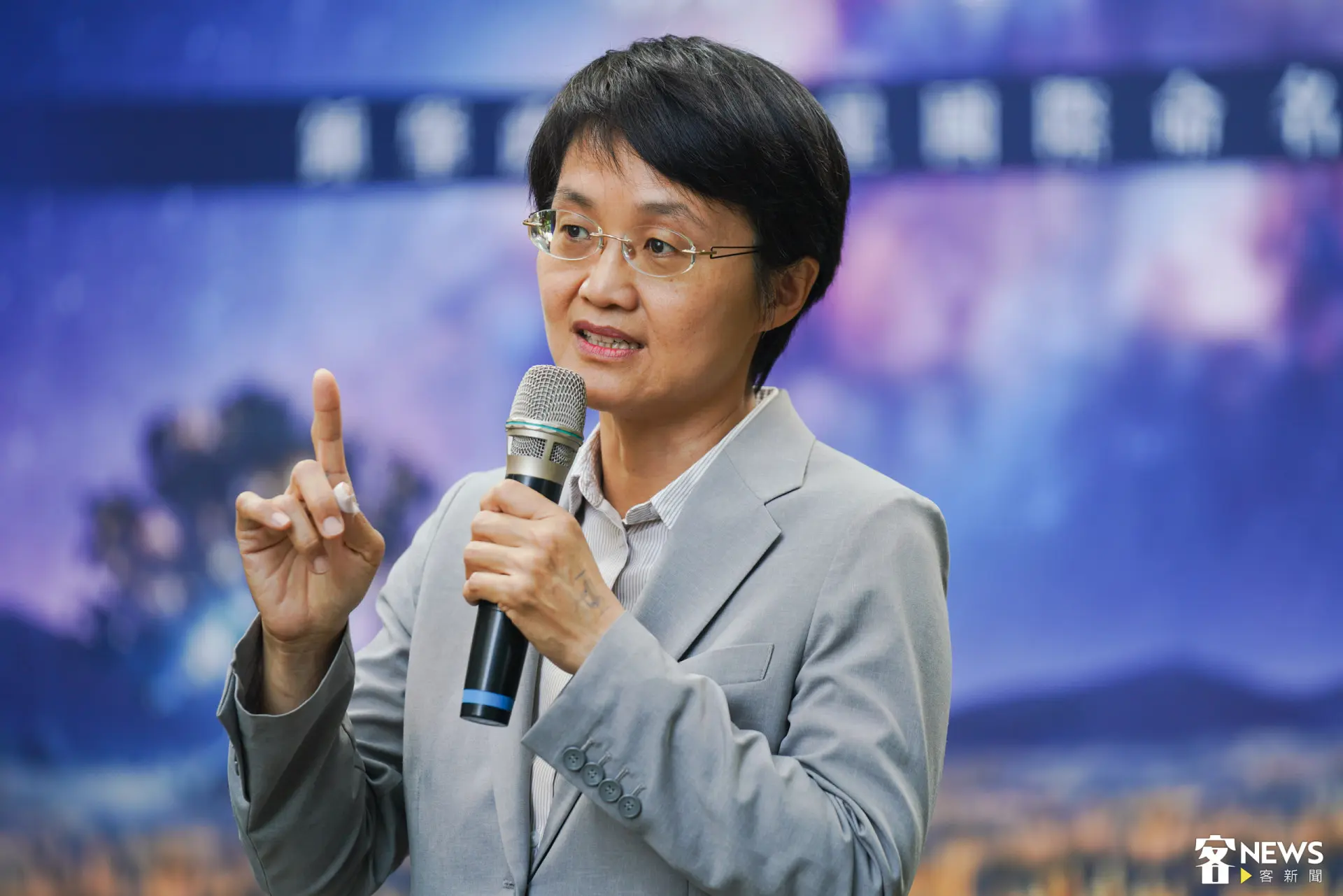 客委會古秀妃主委表示文學與科學大不同,但是結合在一起卻有獨特的意義。朱愷元攝