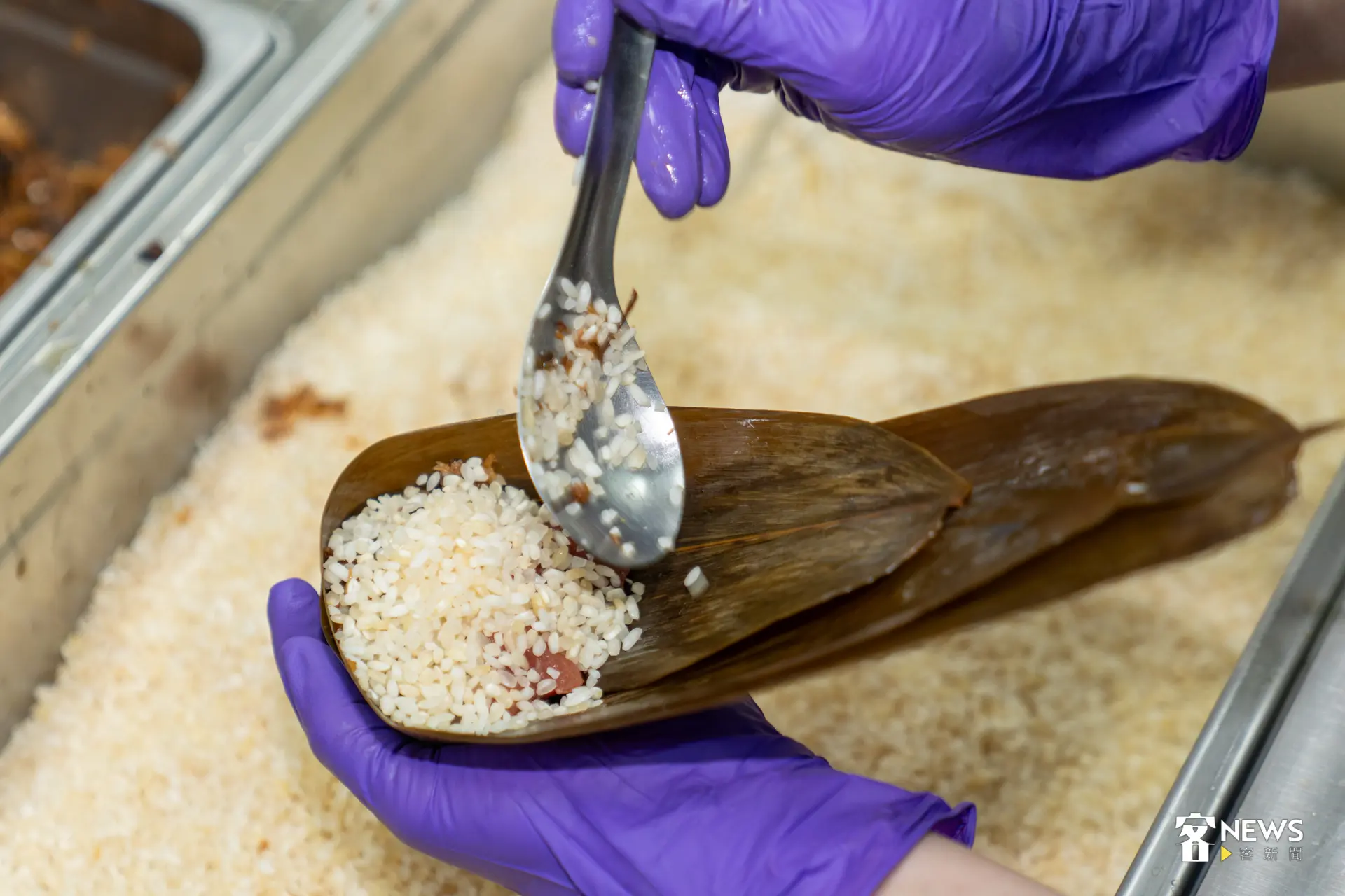 每年黃金米粽的瘋狂搶購熱潮的主因,雲林縣西螺鎮農會表示,以「真材實料」來說話。洪藝晅攝