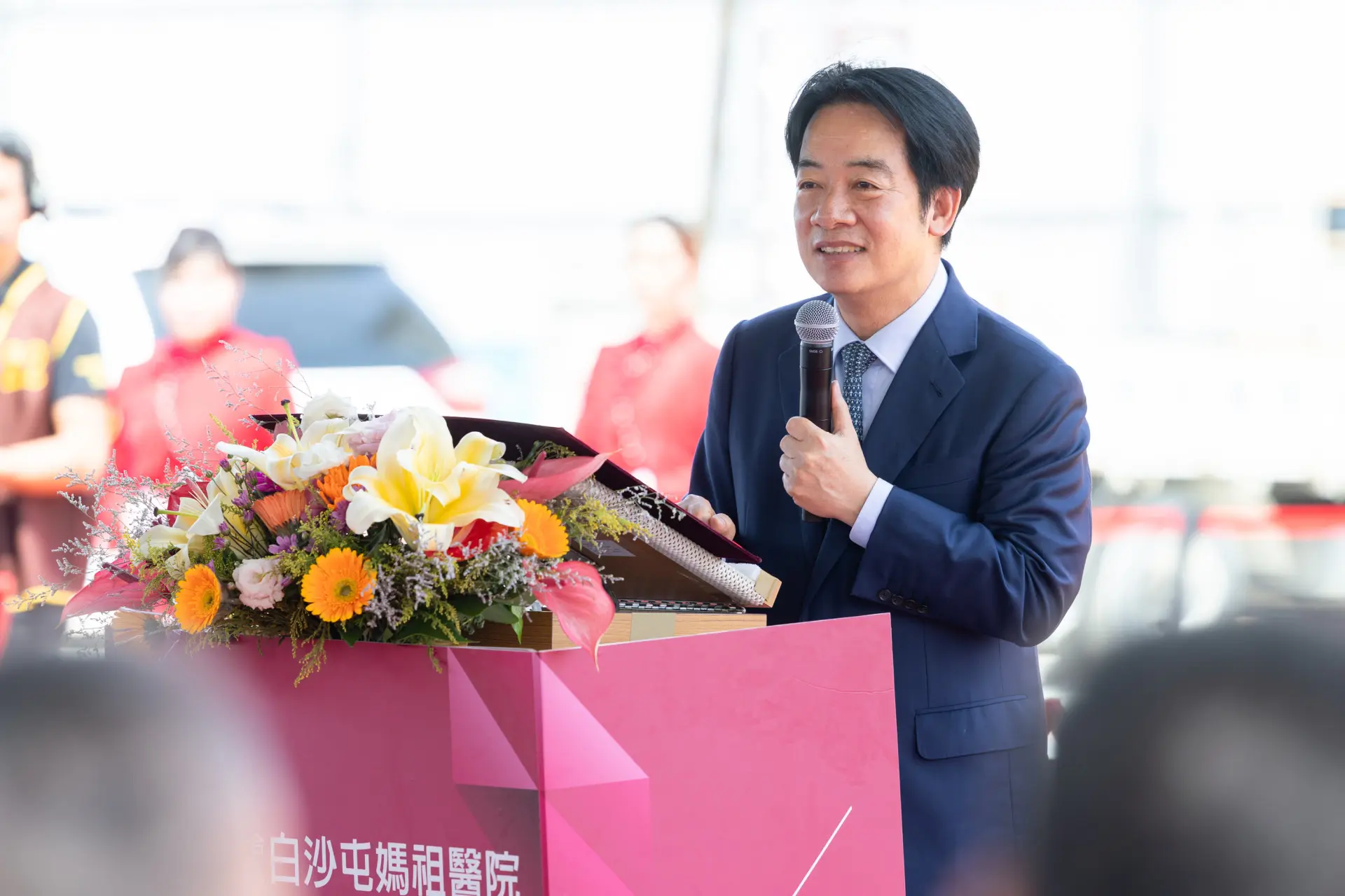 總統賴清德表示,他上任後大力支持苗栗的醫療建設,並以「三喜臨門」形容苗栗近期醫療發展成果。總統府提供