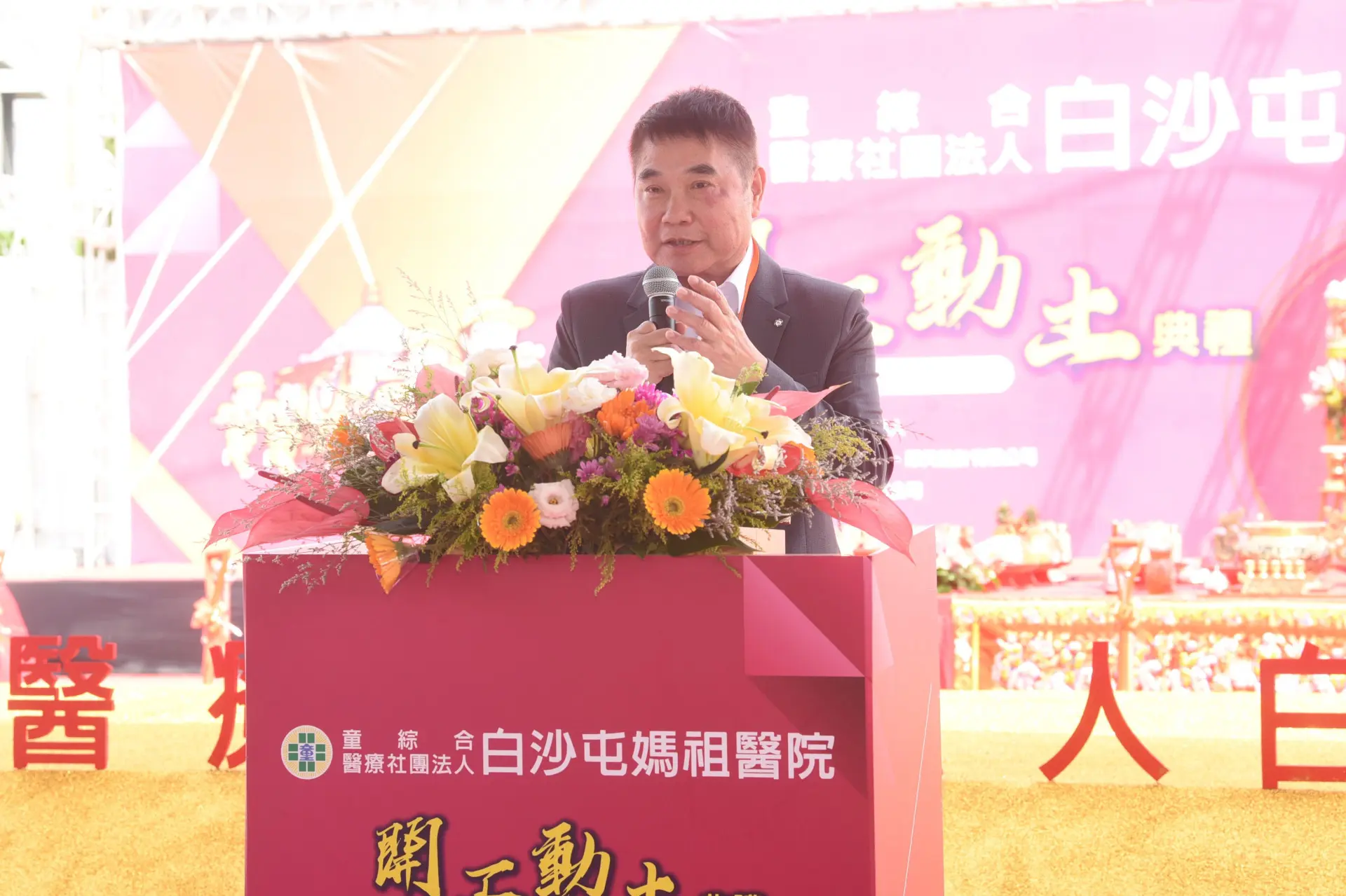 苗栗縣長鍾東錦欣慰海線醫療即將升級,再爭取教育補助。苗栗縣政府提供