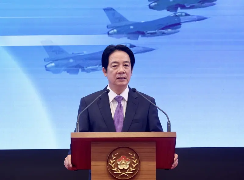 總統賴清德表示,中華民國與中華人民共和國互不隸屬,台灣不屬於中華人民共和國的一部分,「這是鐵一般的事實」,九二共識無法解決兩岸問題,更不可能達到台灣人民要求目標。中央社