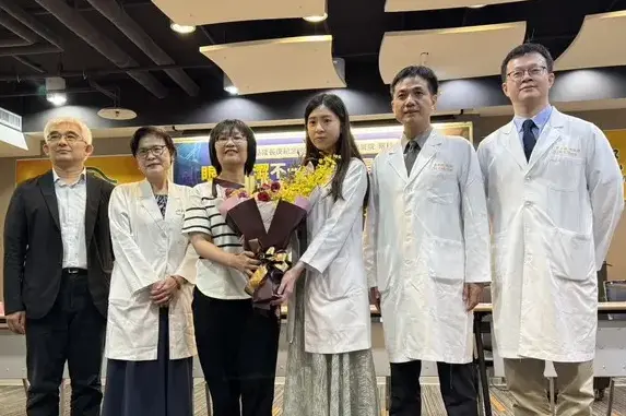 別只是點眼藥水！長庚醫院發表研究指出，乾眼症若長期乾澀且治療效果不佳，可能是免疫系統求救信號。中央社
