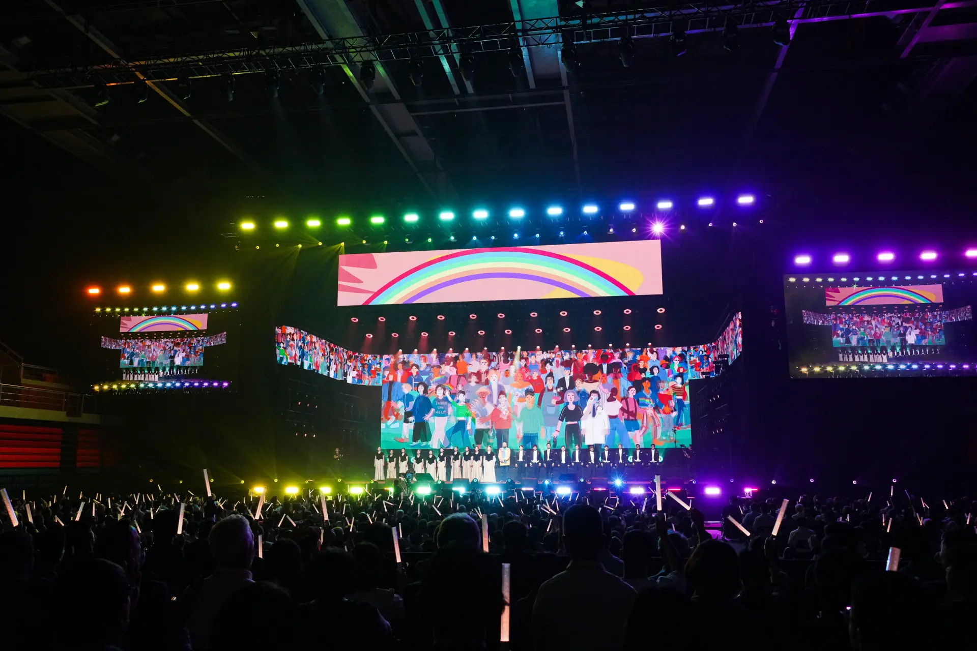客家歌王謝宇威與國立實驗合唱團演唱名曲〈大家行共路〉
