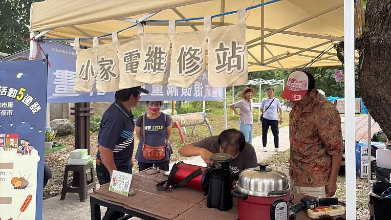 延長小家電使用年限,臺東環保局攜手永安社區設立維修示範點。台東縣環保局提供