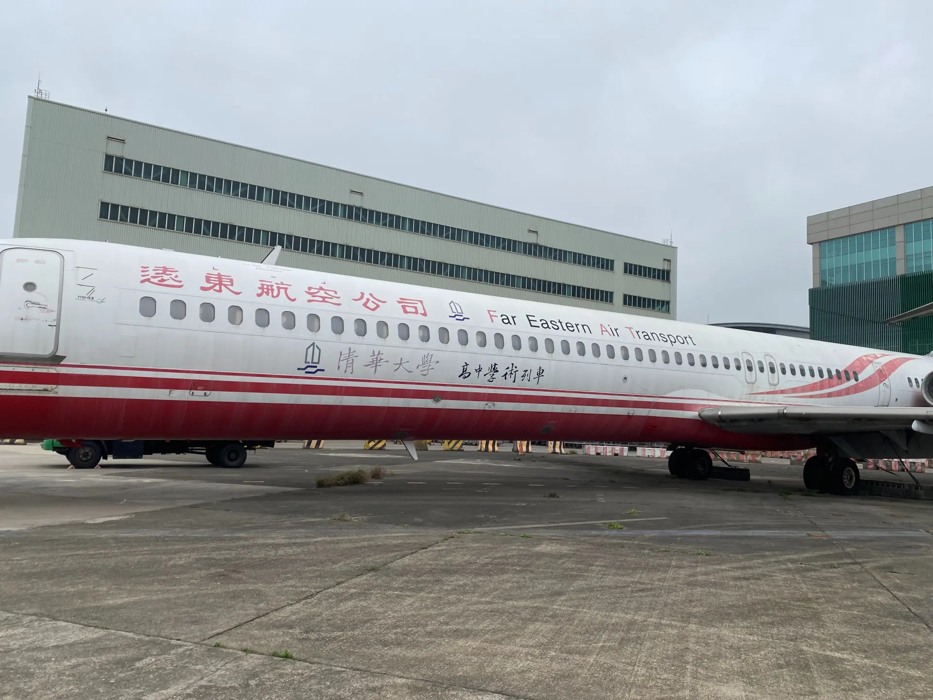 遠東航空名下的麥道MD-83型客機遭查封法拍，底價下殺至410萬元，不過該架飛機狀況不佳，須全面檢修，且永久停飛。執行署桃園分署提供